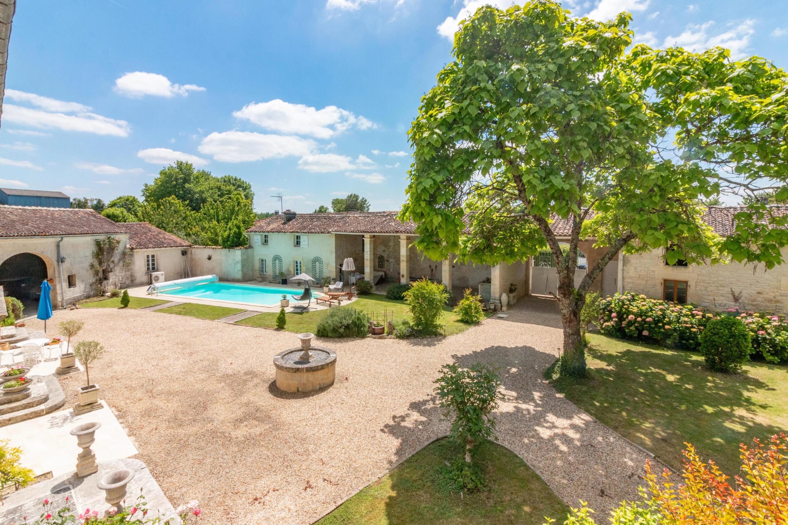 Elegant Charentaise country house with Pool and Guest Annexe, Poitou-Charentes – France – BVI75515