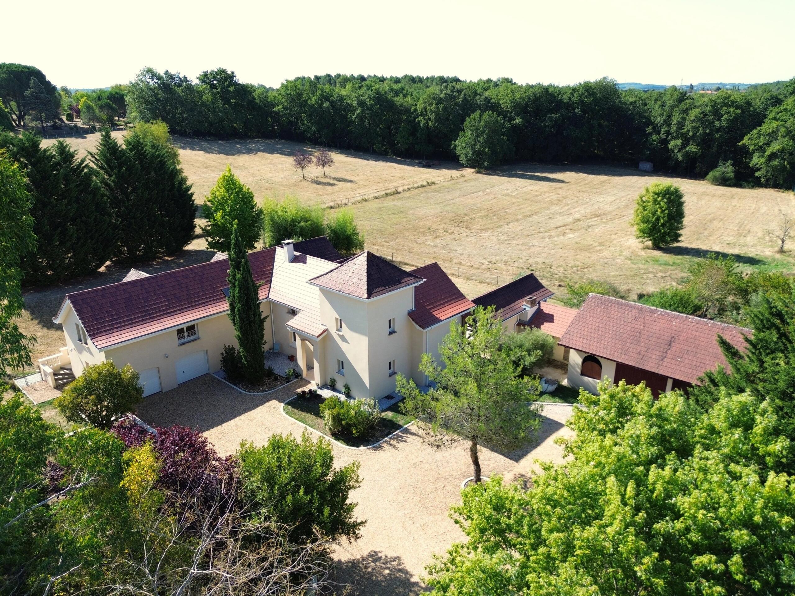 Recently-built 5-7 bedroom house with guest annexe, barn and pasture, Aquitaine – France – BVI77146