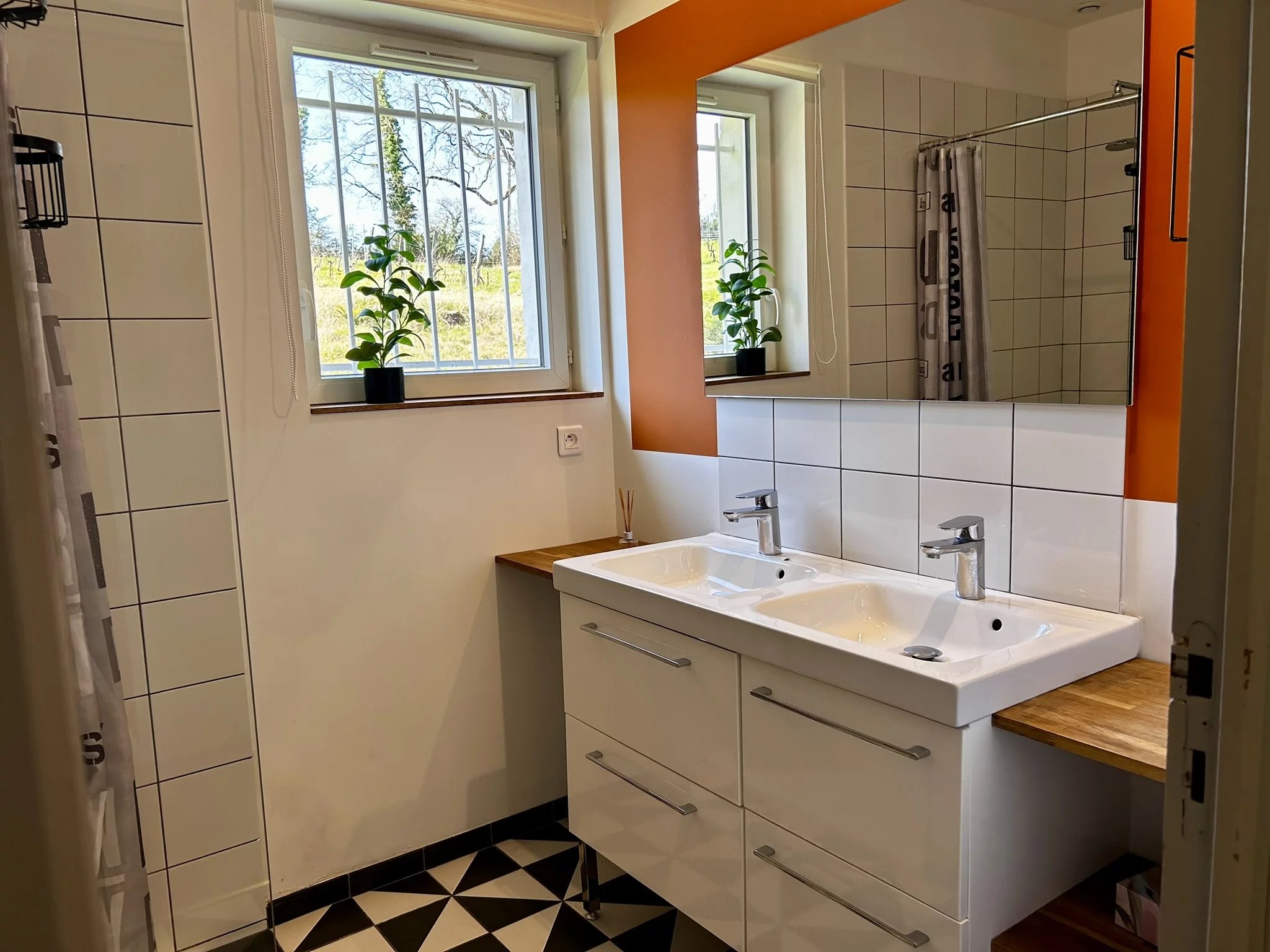 Beautiful light-filled single-storey home – 3 bedrooms, enclosed garden, near Duras, Aquitaine – France – BVI84844