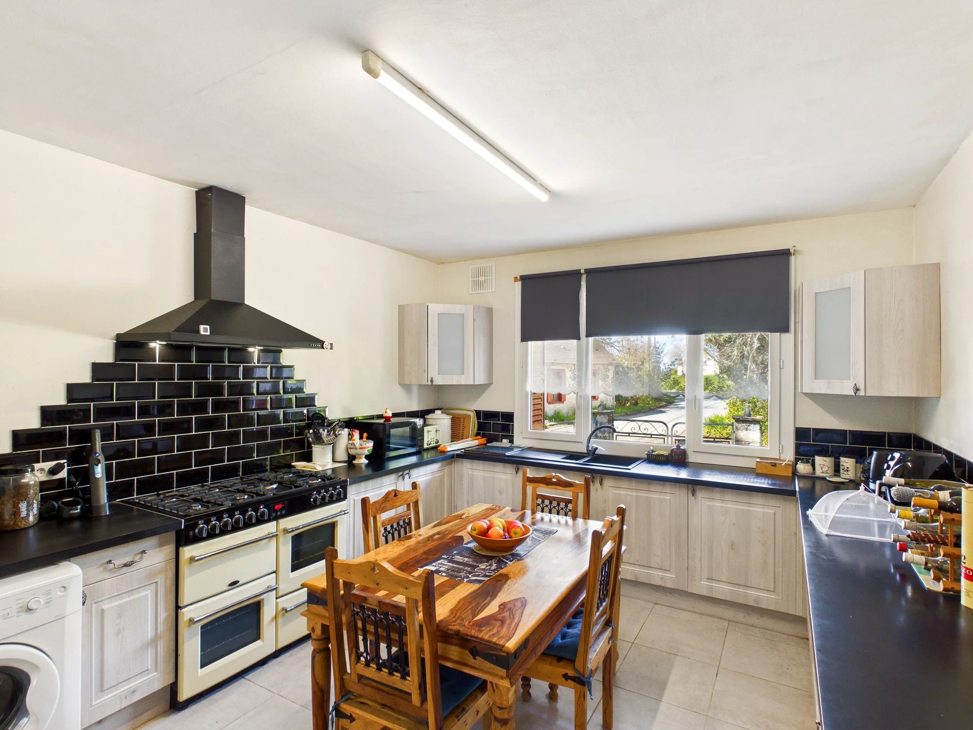 Spacious detached village home with 3 bedrooms and outbuildings, Aquitaine – France – BVI77397