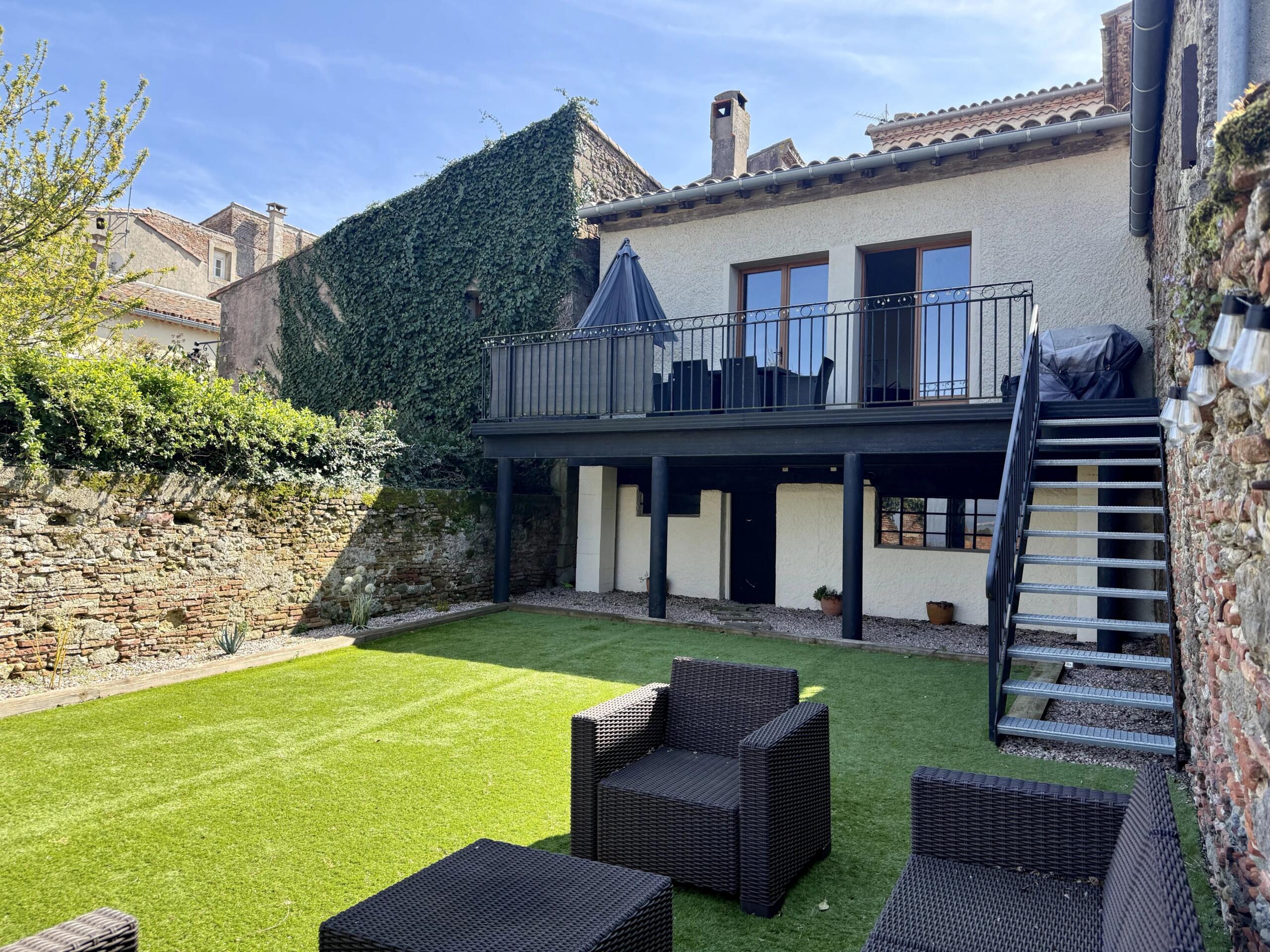 Historic house in the centre with garden, Languedoc-Roussillon – France – BVI84511