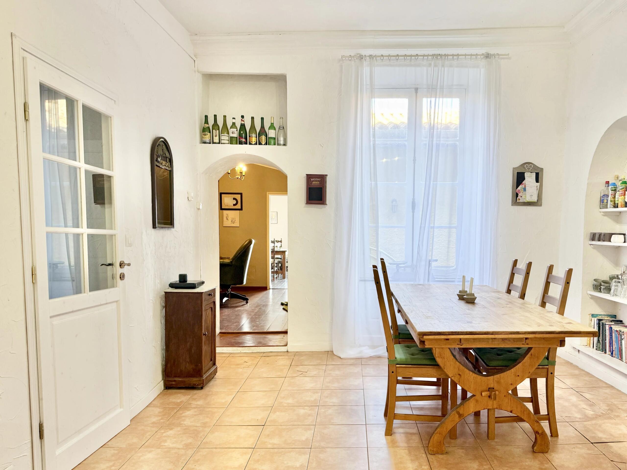 Historic house in the centre with garden, Languedoc-Roussillon – France – BVI84511