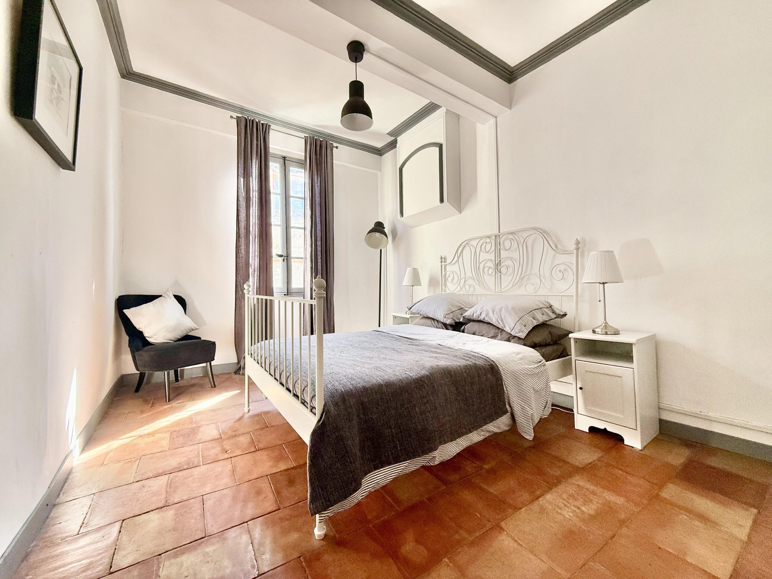 Historic house in the centre with garden, Languedoc-Roussillon – France – BVI84511