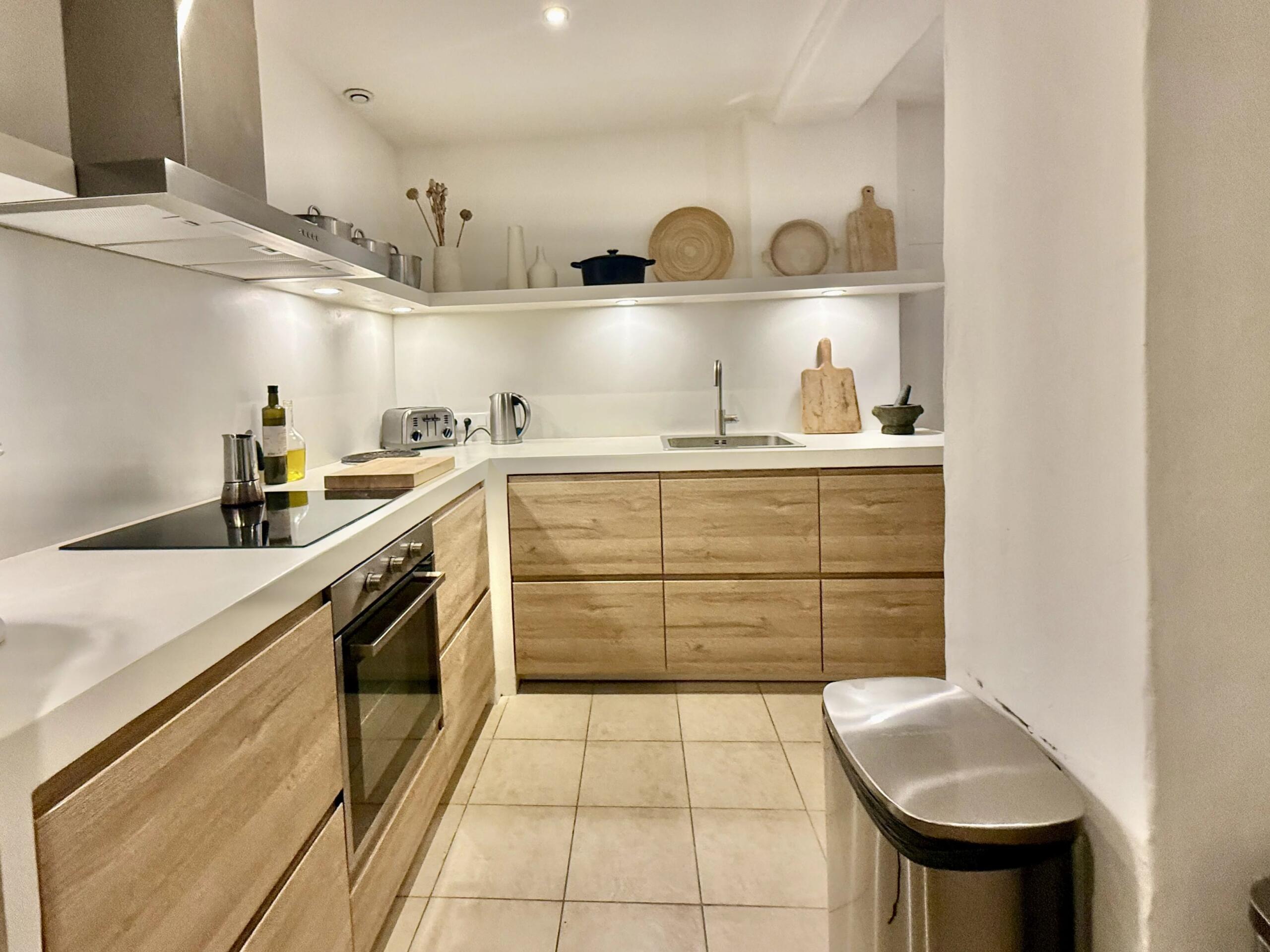 Beautifully Renovated Winegrower’s House with Terrace and Jacuzzi – Minervois, Languedoc-Roussillon – France – BVI85128