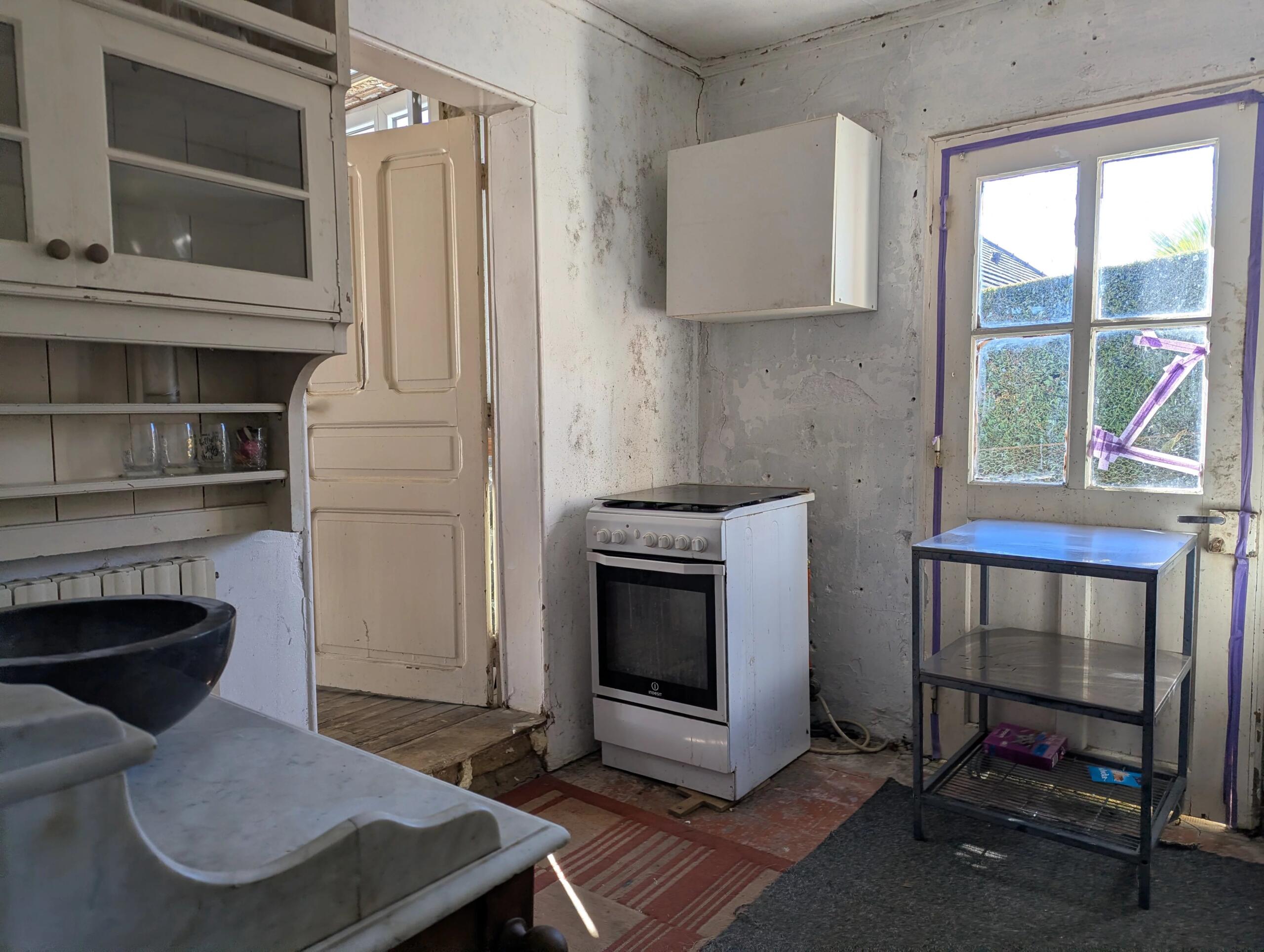 Cute 2 bedroom village property to finish, Poitou-Charentes – France – BVI83618