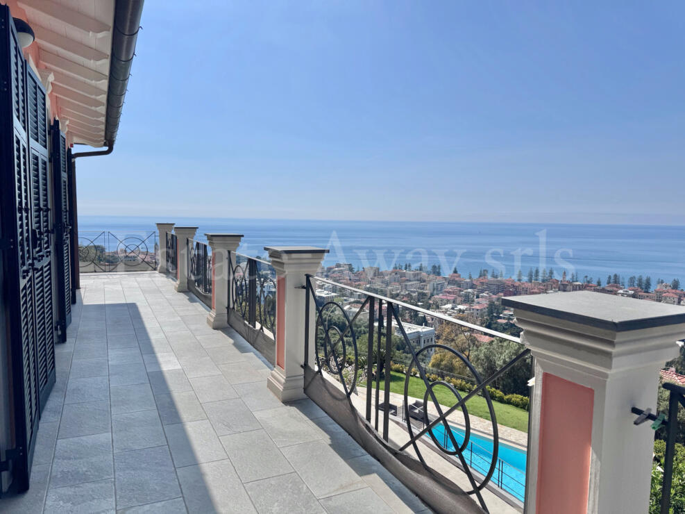 EM1337 In a dominant and private location in Bordighera, villa,
