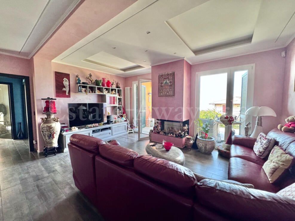 EM1337 In a dominant and private location in Bordighera, villa,