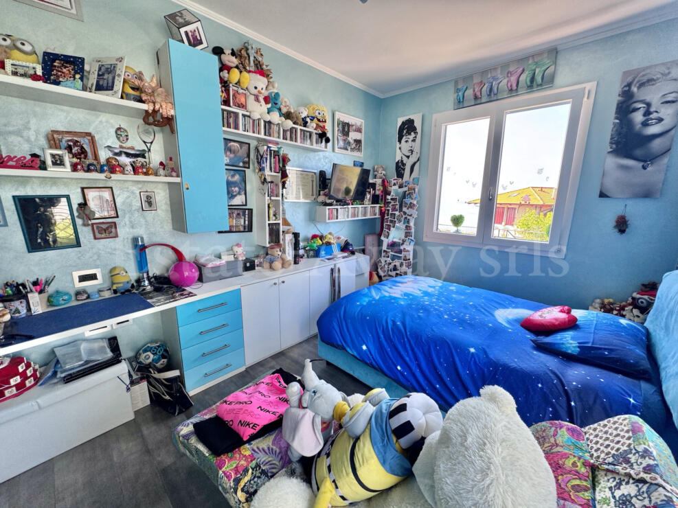 EM1337 In a dominant and private location in Bordighera, villa,