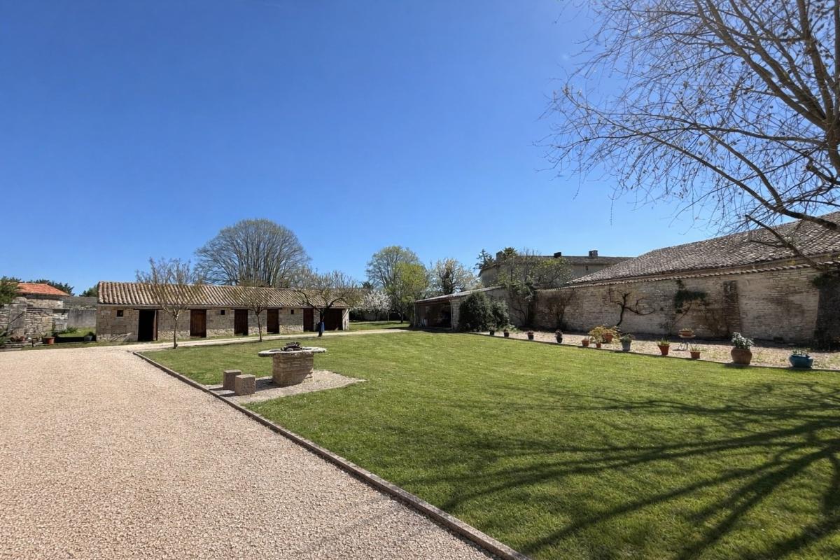 4 bedroom maison in Sainte Soline, Deux-Sèvres, France