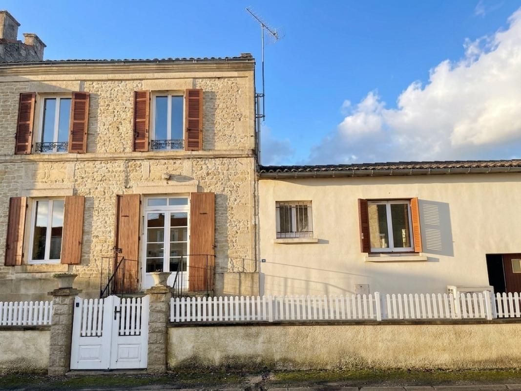 2 bedroom maison in Saint Georges De Longuepierre, Charente-Maritime, France