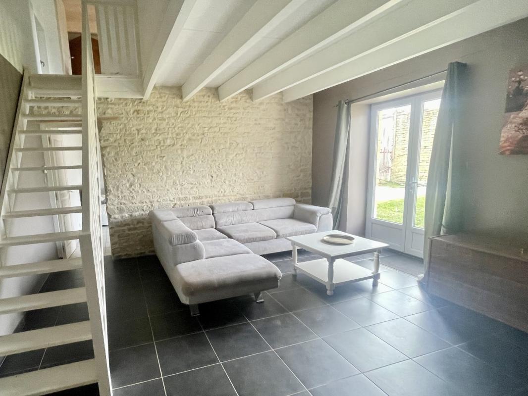 5 bedroom maison in Villefollet, Deux-Sèvres, France