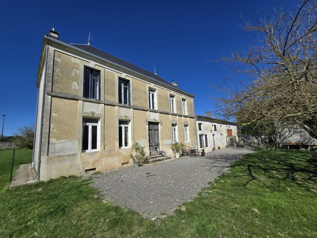 4 bedroom maison in Saint Pierre De Juillers, Charente-Maritime, France
