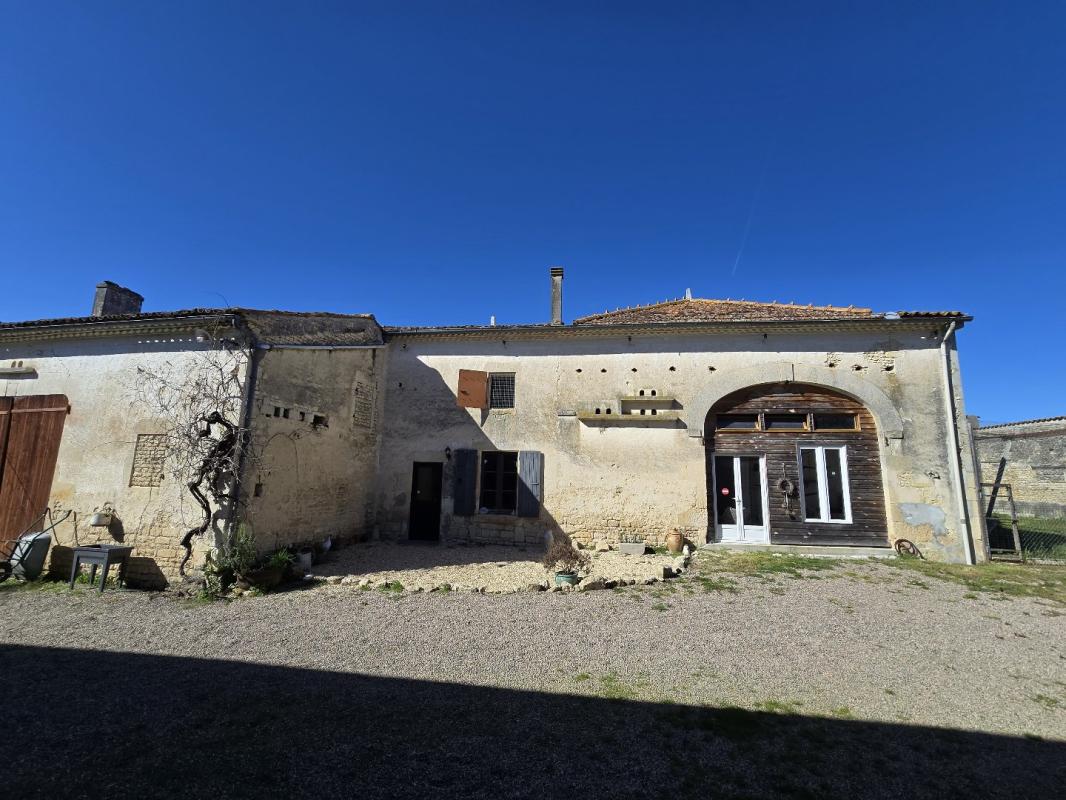 4 bedroom maison in Saint Pierre De Juillers, Charente-Maritime, France