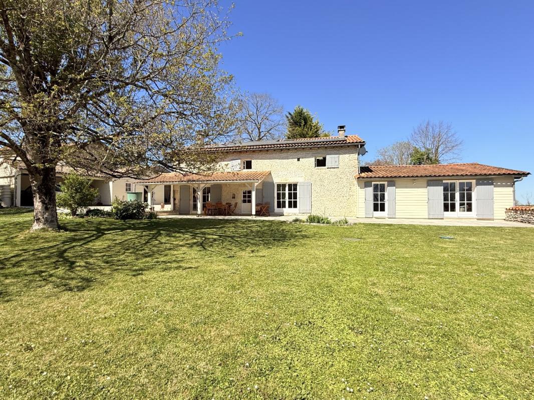 3 bedroom maison in Brossac, Charente, France