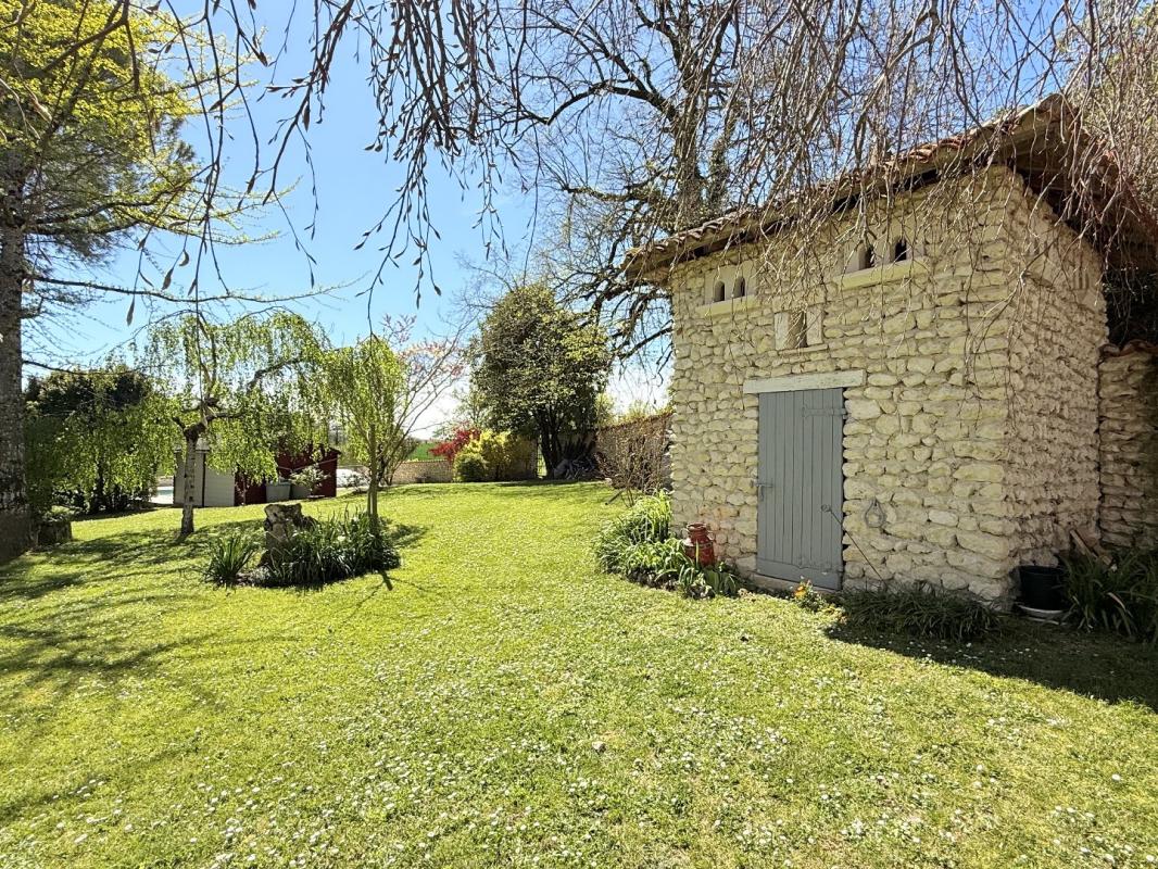 3 bedroom maison in Brossac, Charente, France