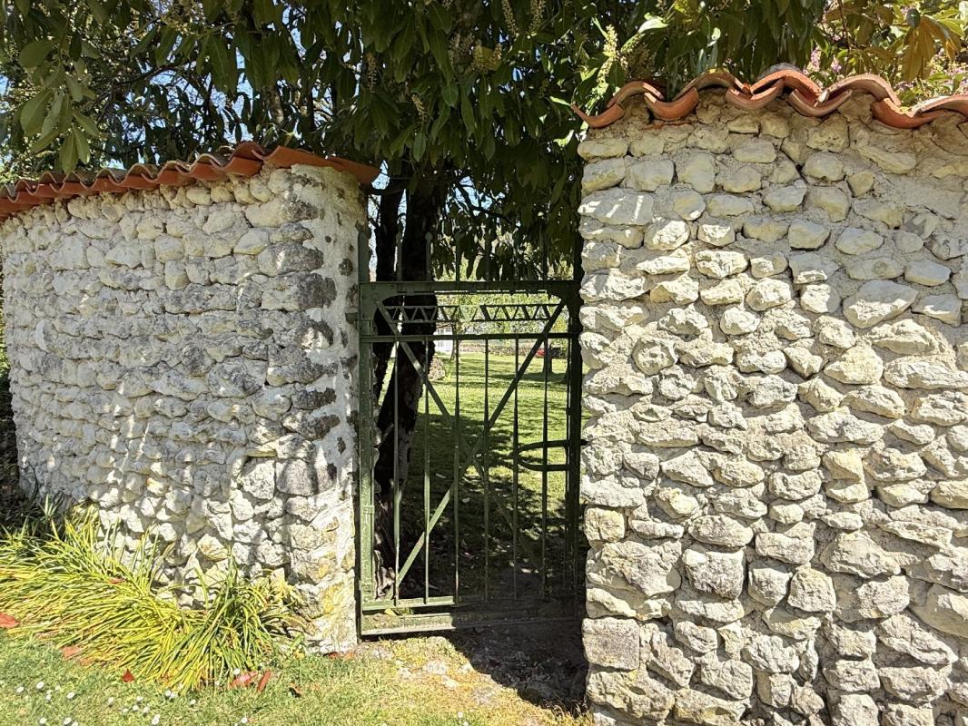 3 bedroom maison in Brossac, Charente, France