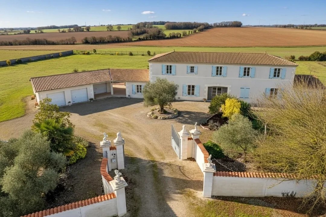 5 bedroom maison in Essouvert, Charente-Maritime, France