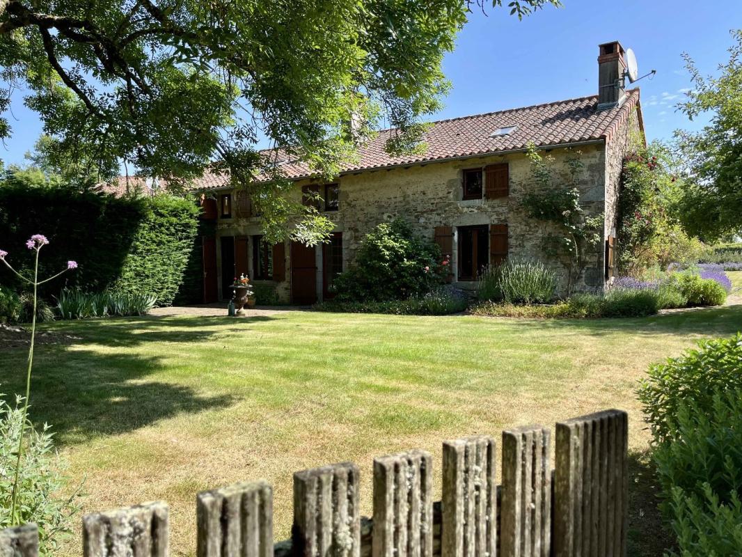 3 bedroom maison en pierres in Darnac, Haute-Vienne, France