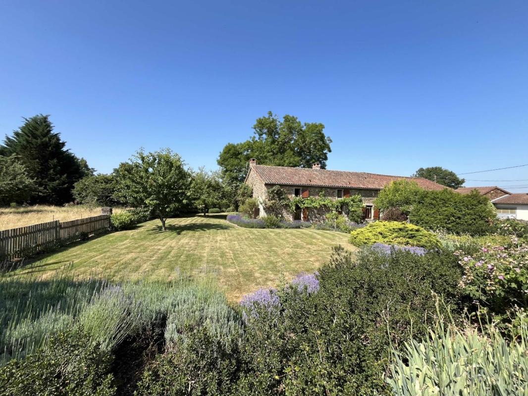 3 bedroom maison en pierres in Darnac, Haute-Vienne, France
