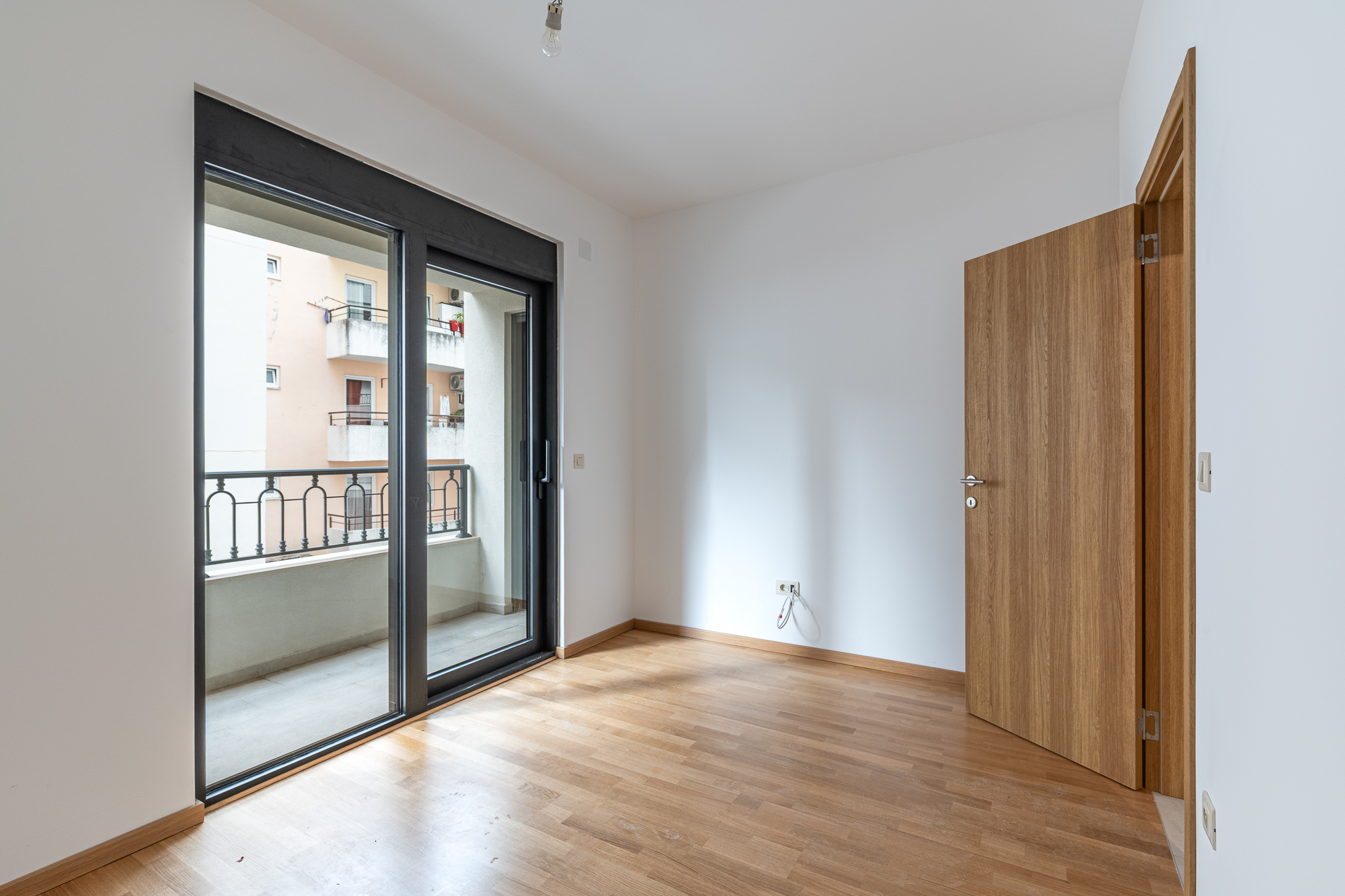 42m2 apartment in the center of Budva with a garage in a new building