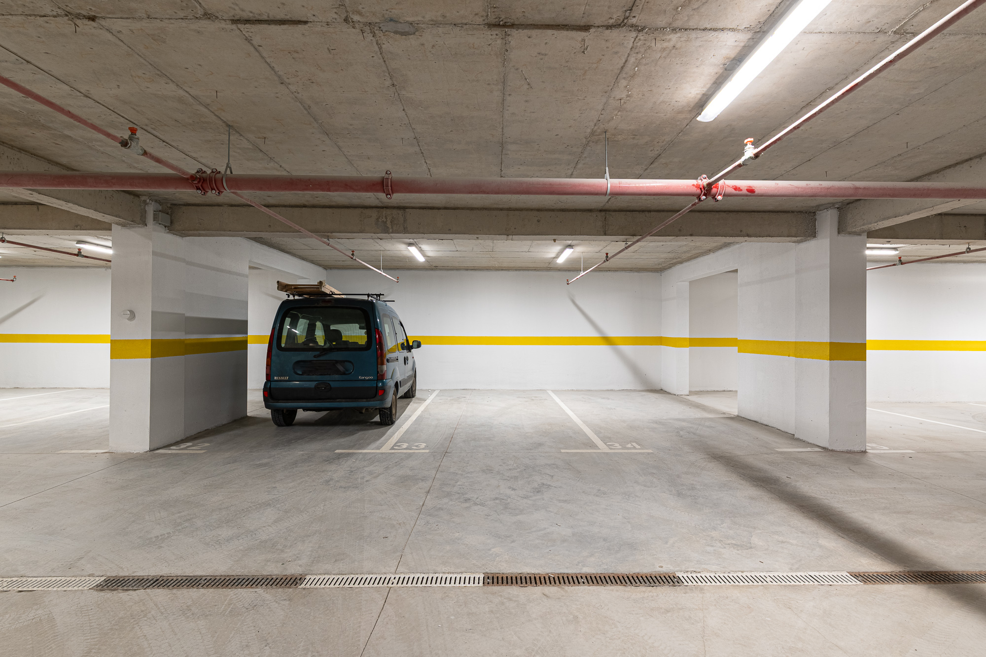 42m2 apartment in the center of Budva with a garage in a new building