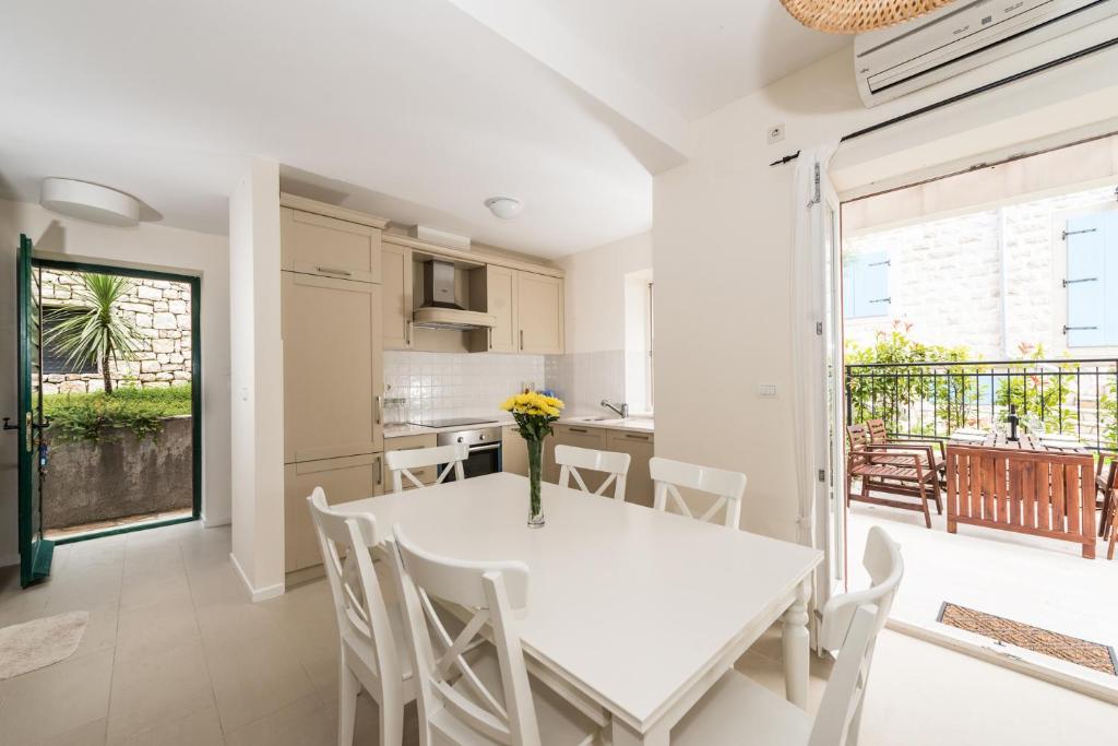 Modern townhouse in Lucici