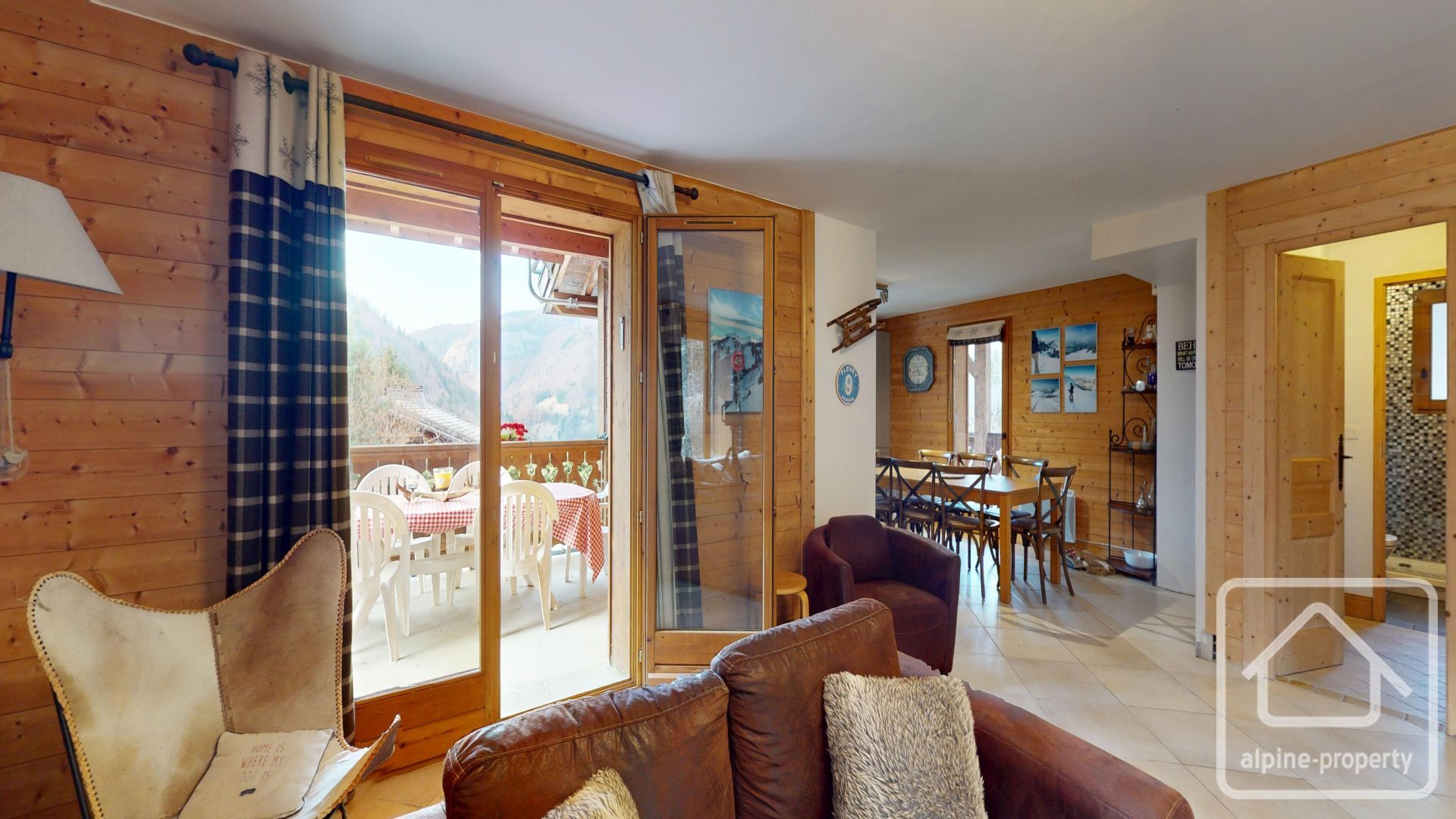A Delightful 4-bedroom Chalet With Garage, Large Terrace, And Garden – PANTOUFLES