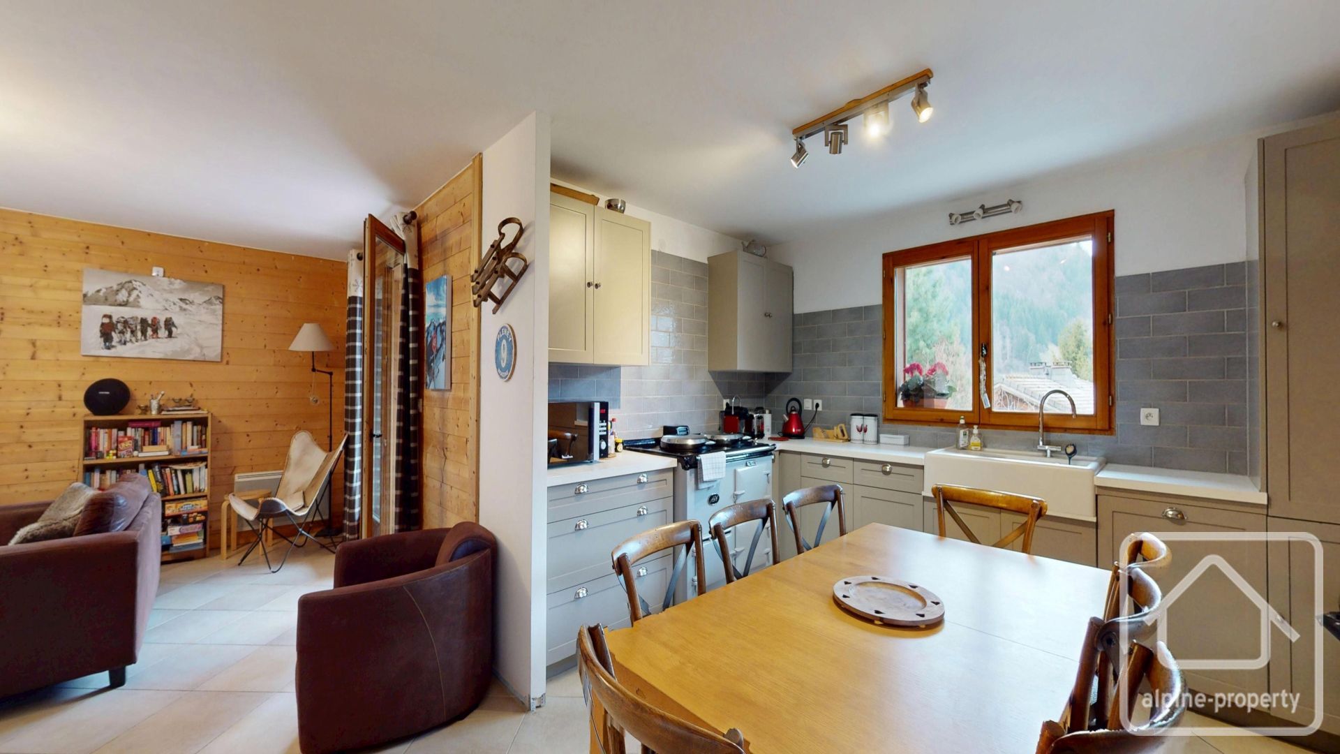 A Delightful 4-bedroom Chalet With Garage, Large Terrace, And Garden – PANTOUFLES