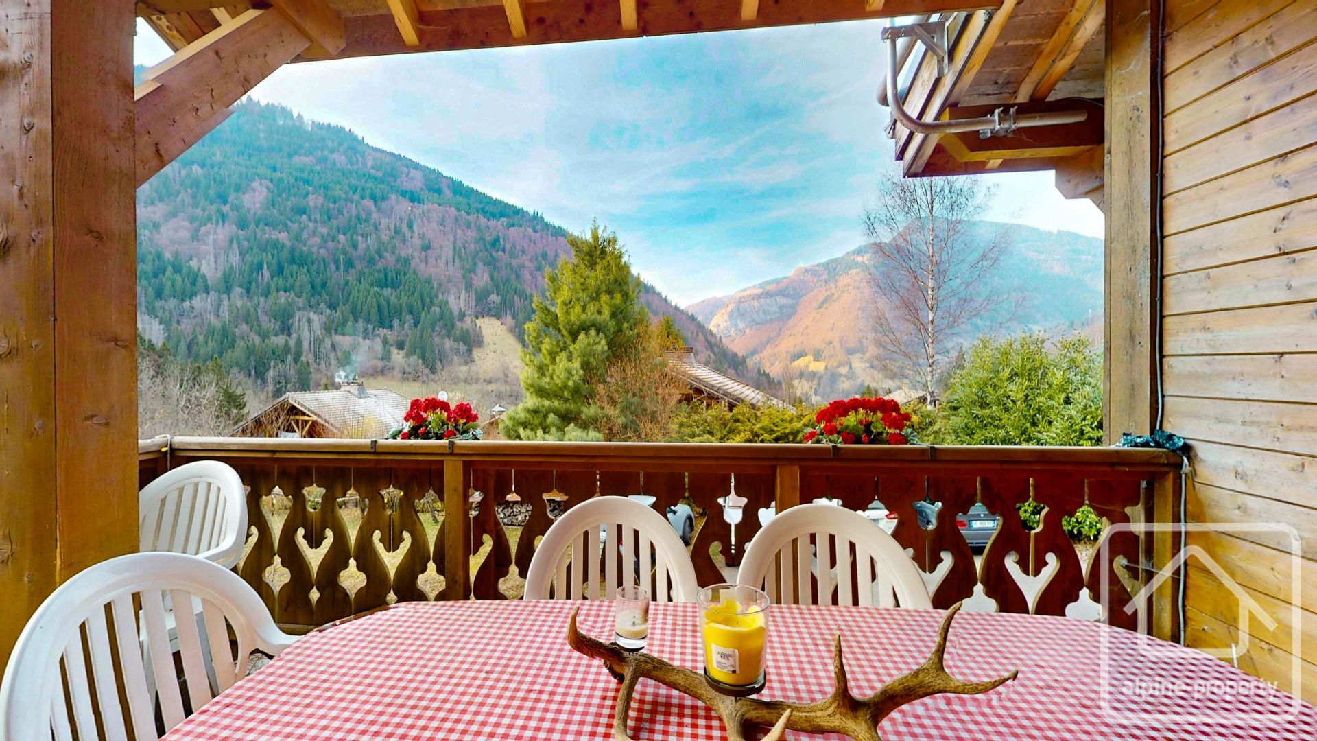 A Delightful 4-bedroom Chalet With Garage, Large Terrace, And Garden – PANTOUFLES