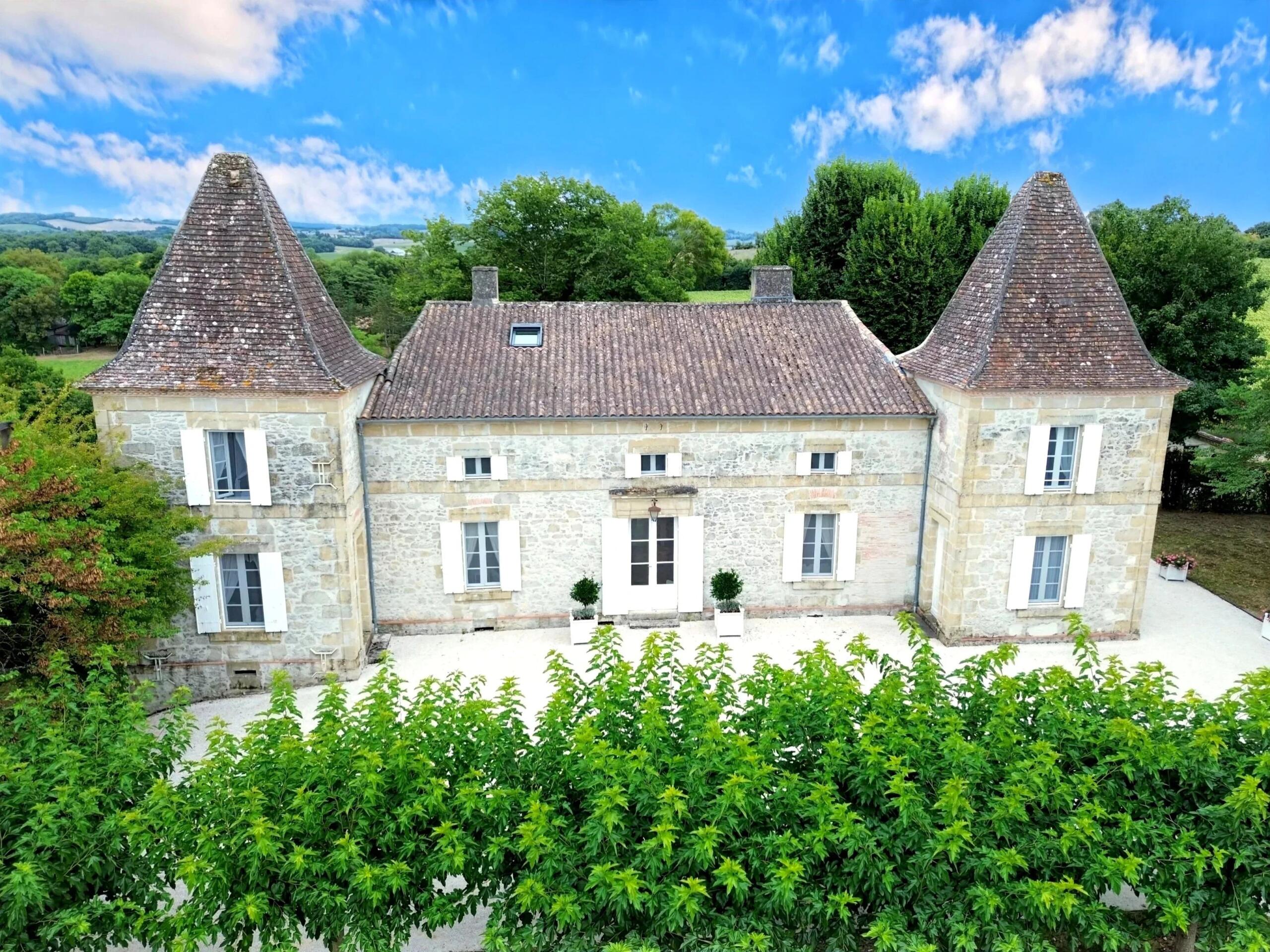 Elegant French Manor with Tower Bedrooms, Guest Cottage and Pool, Aquitaine – France – BVI81303