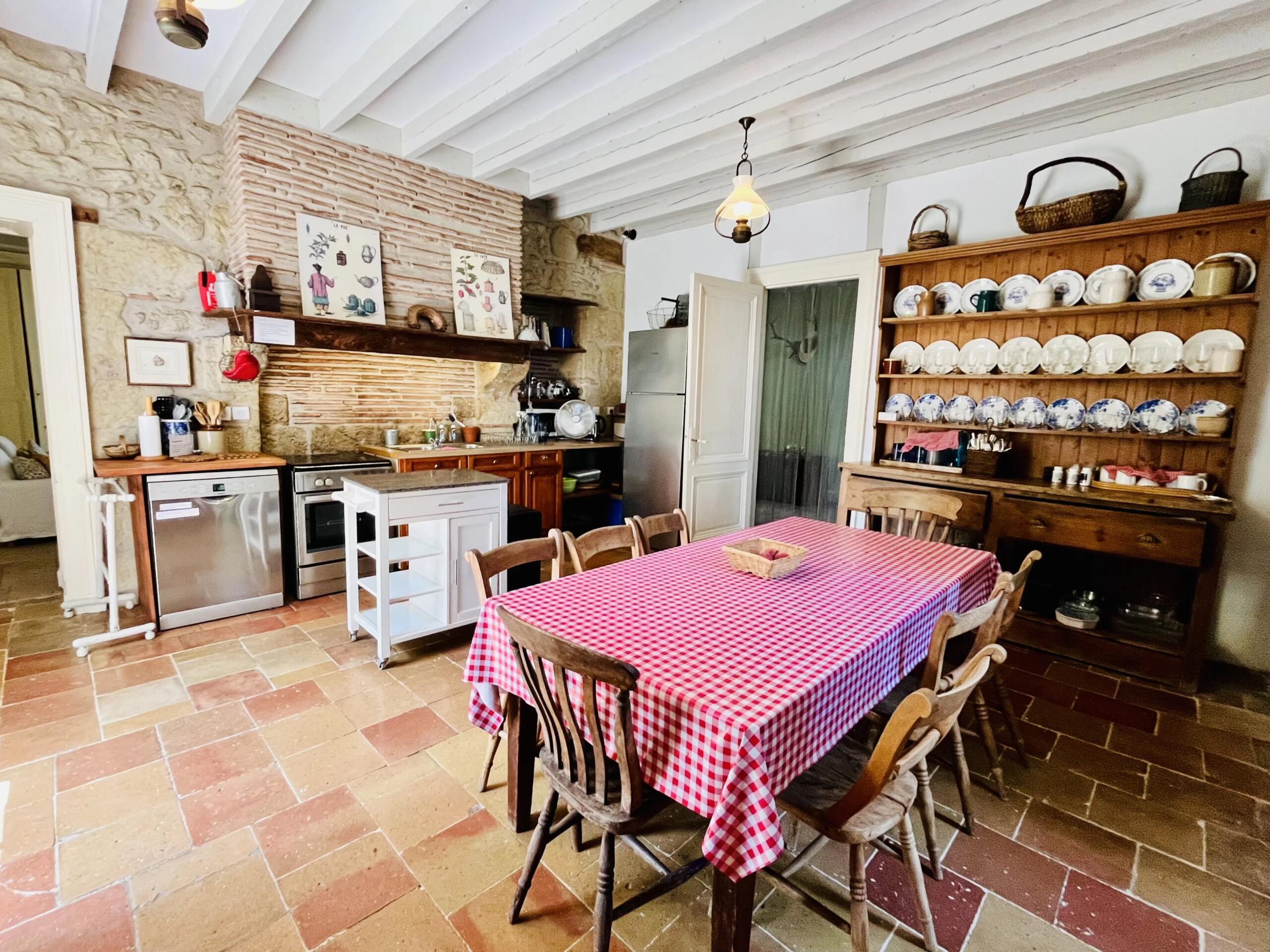 Elegant French Manor with Tower Bedrooms, Guest Cottage and Pool, Aquitaine – France – BVI81303