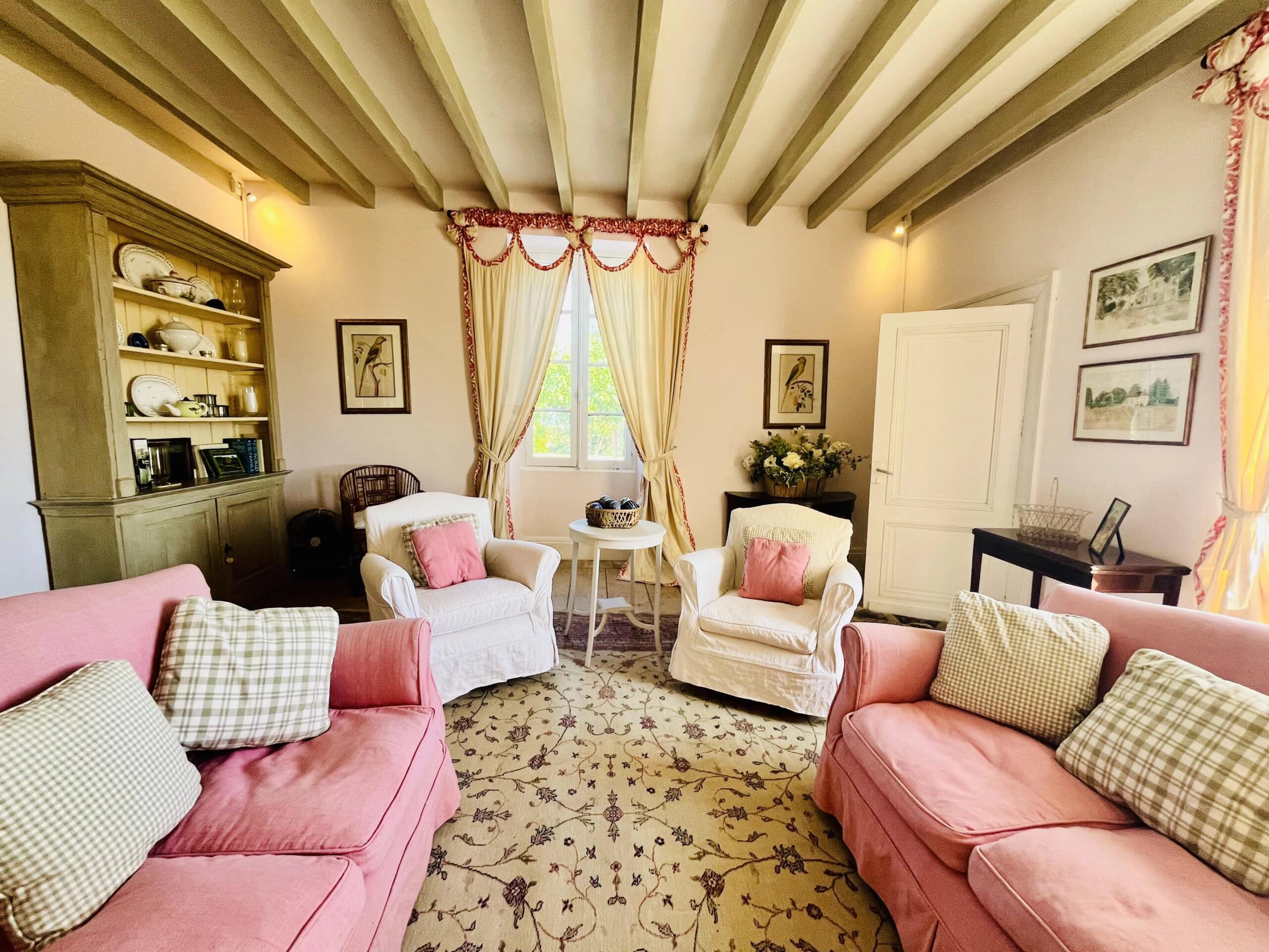 Elegant French Manor with Tower Bedrooms, Guest Cottage and Pool, Aquitaine – France – BVI81303