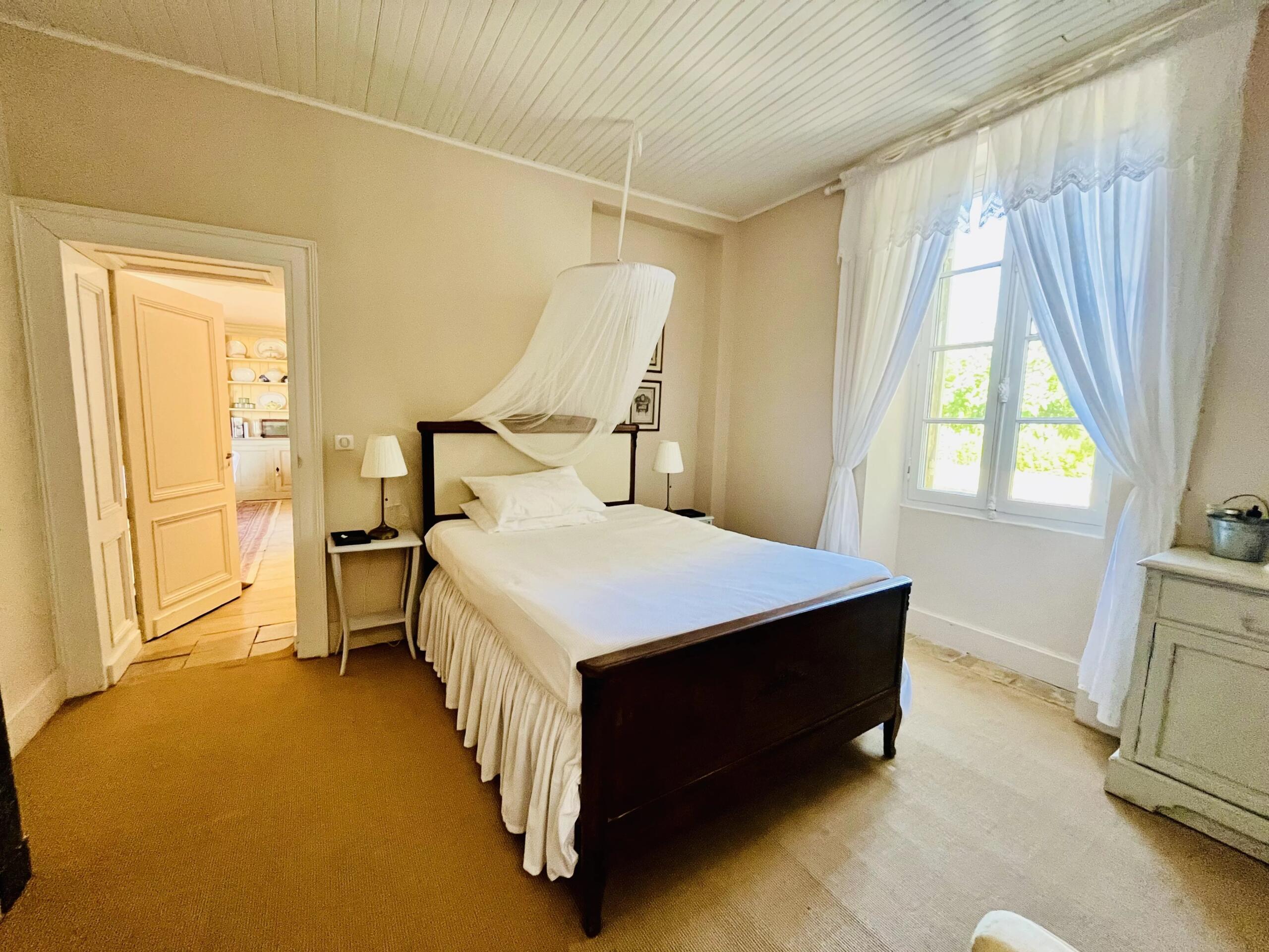 Elegant French Manor with Tower Bedrooms, Guest Cottage and Pool, Aquitaine – France – BVI81303