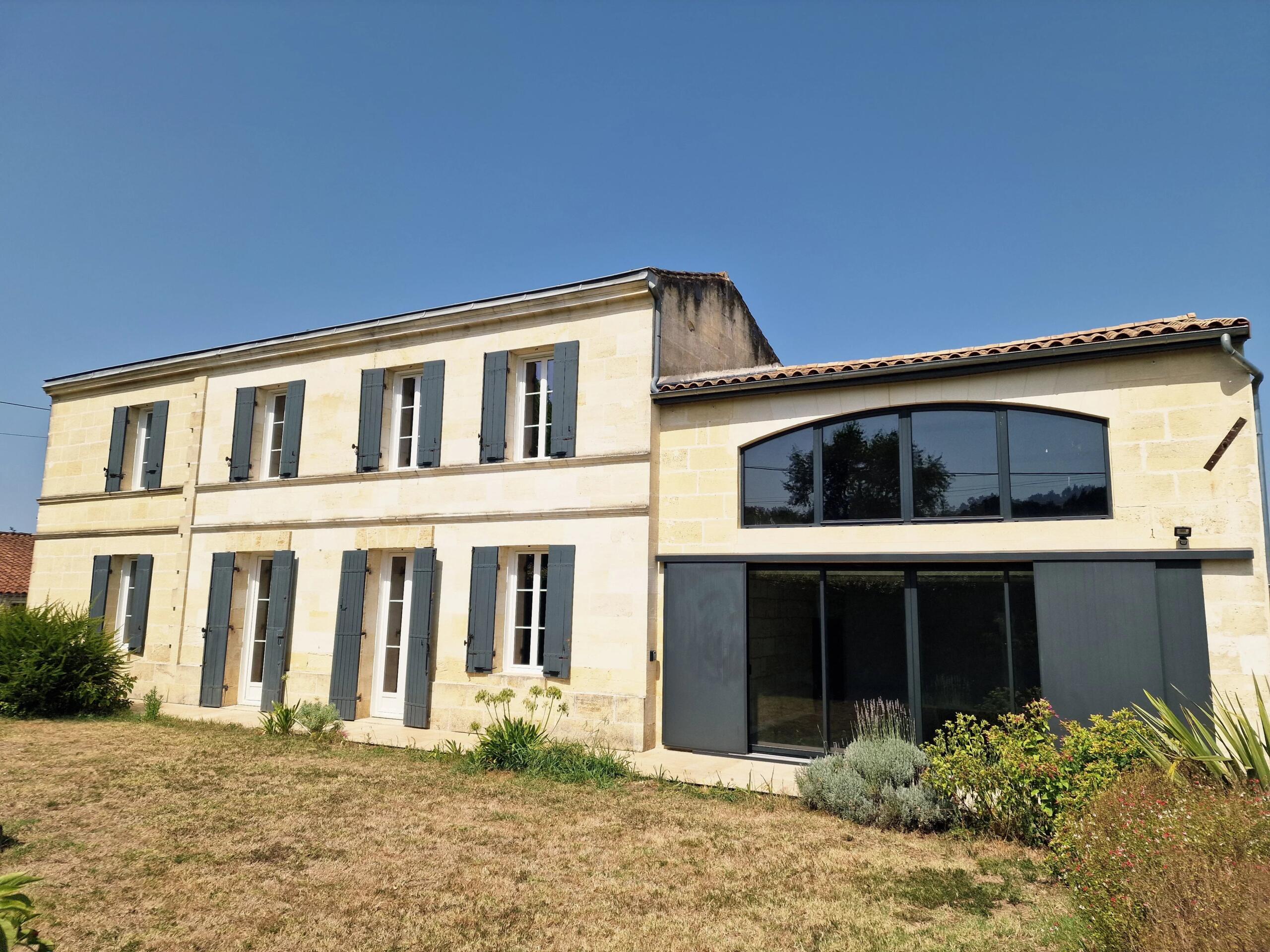 Exceptional stone Girondine house with annex, pool and garden near Bordeaux and Saint Emilion., Aquitaine – France – BVI82108