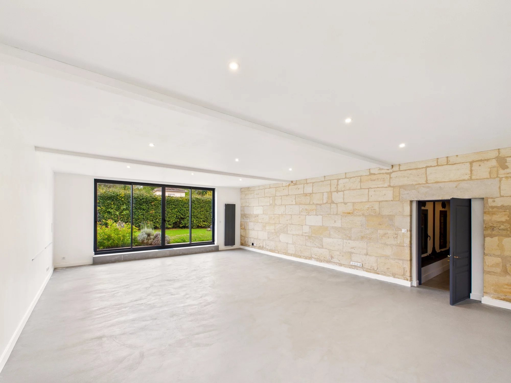 Exceptional stone Girondine house with annex, pool and garden near Bordeaux and Saint Emilion., Aquitaine – France – BVI82108