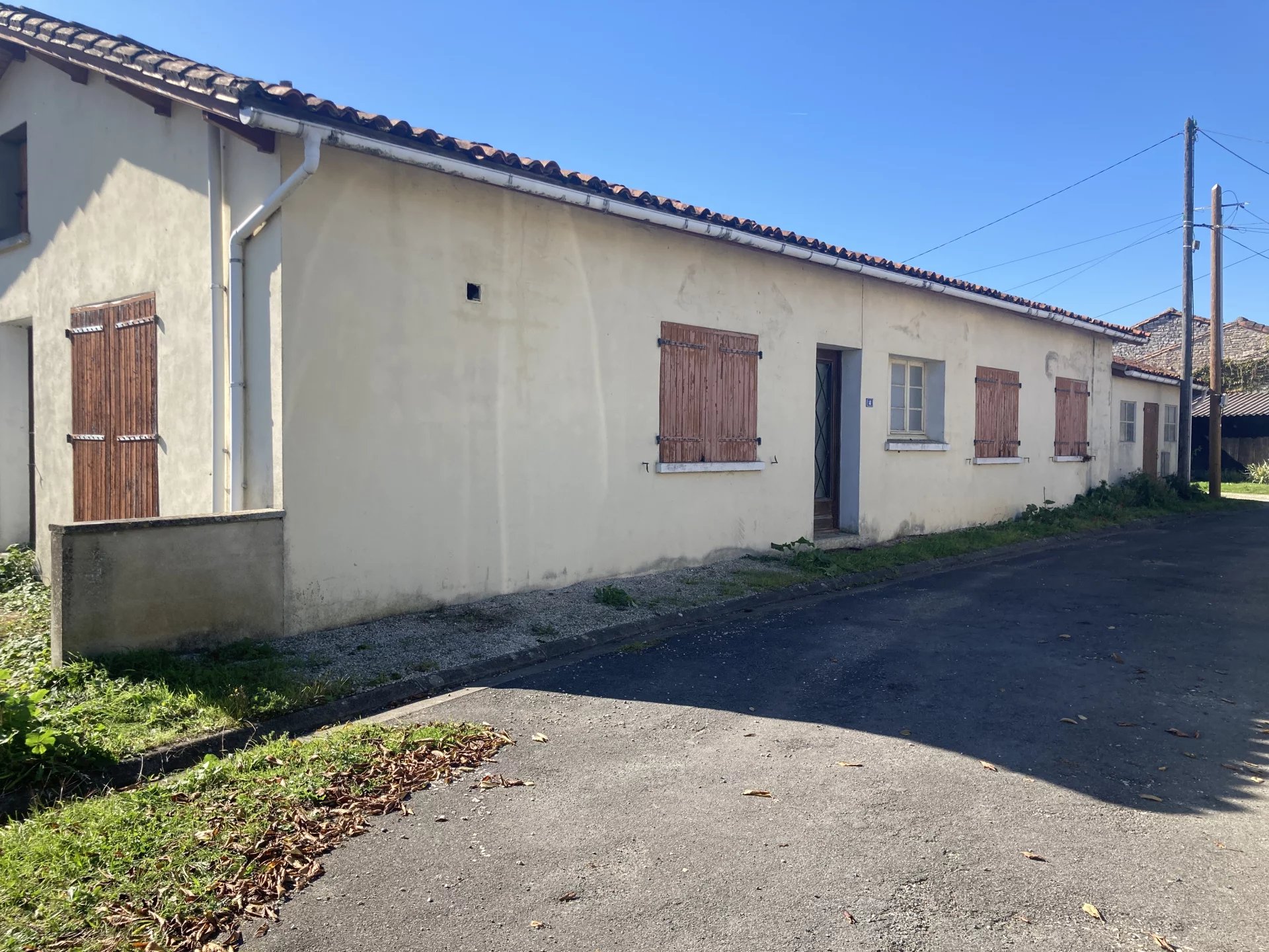 House in need of complete renovation, Poitou-Charentes – France – BVI83139