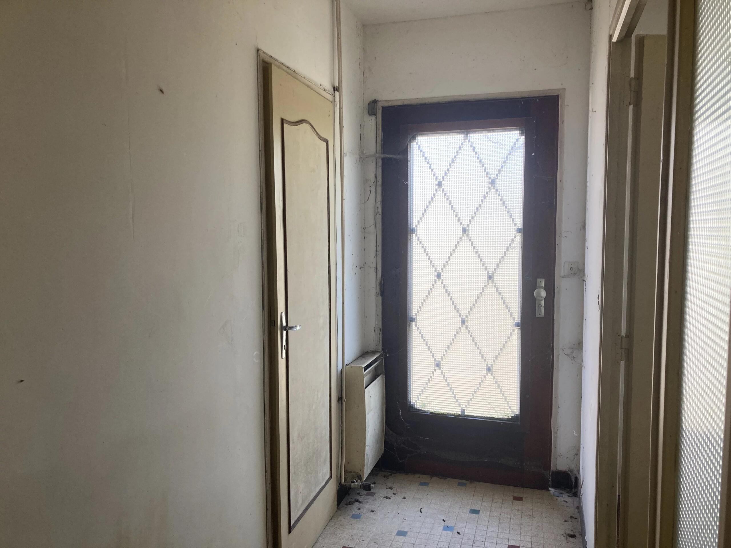 House in need of complete renovation, Poitou-Charentes – France – BVI83139