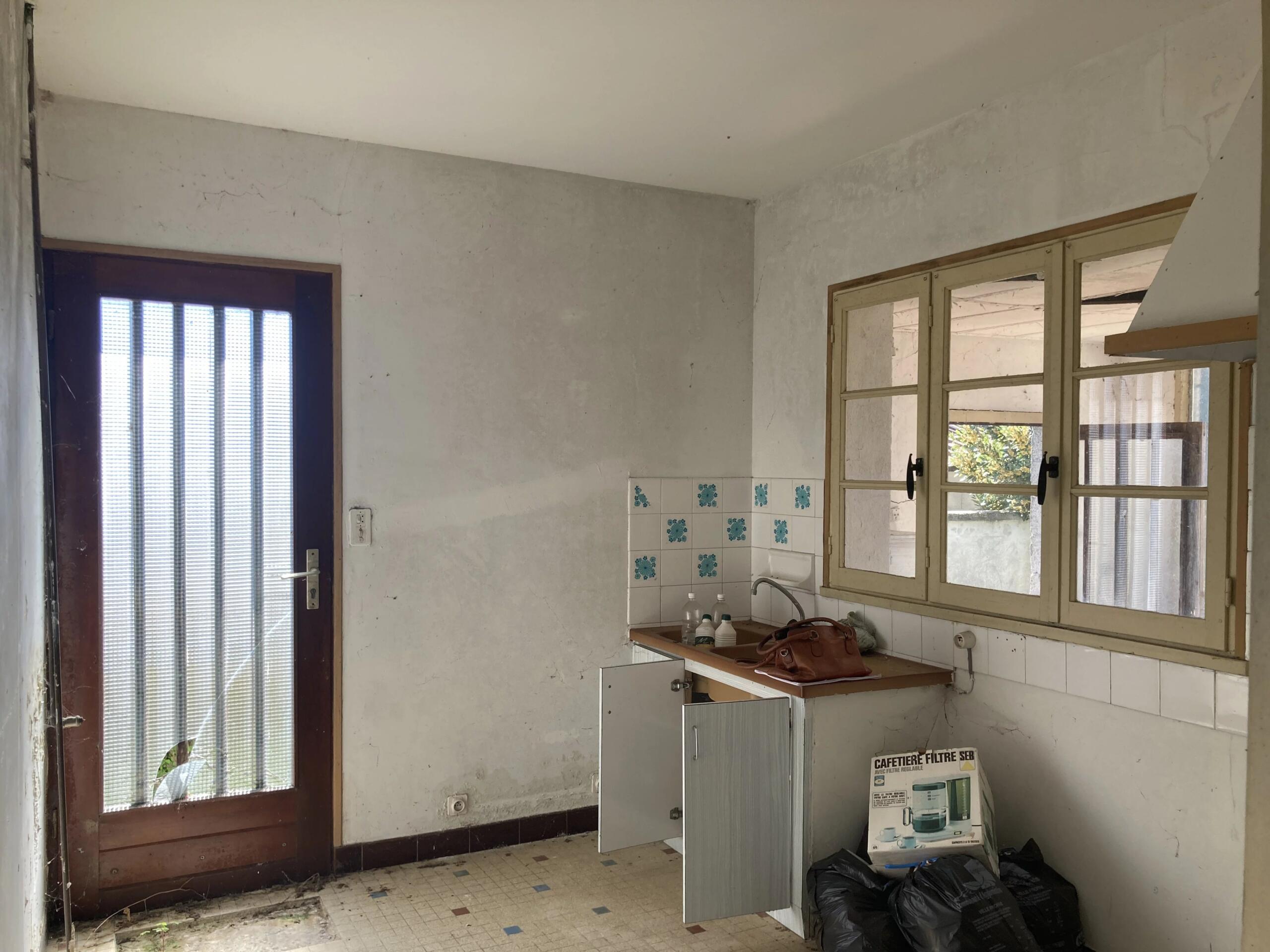 House in need of complete renovation, Poitou-Charentes – France – BVI83139