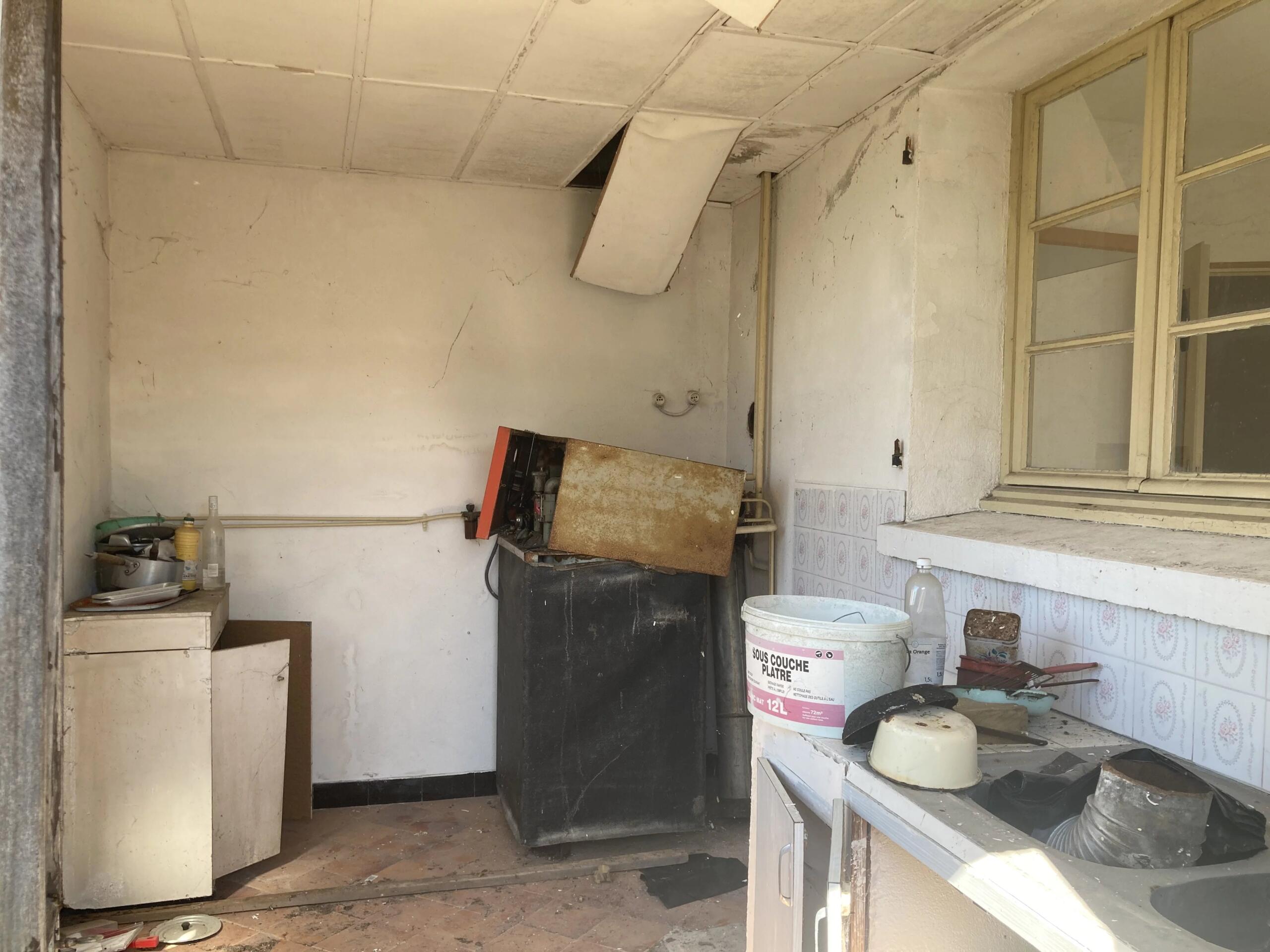 House in need of complete renovation, Poitou-Charentes – France – BVI83139