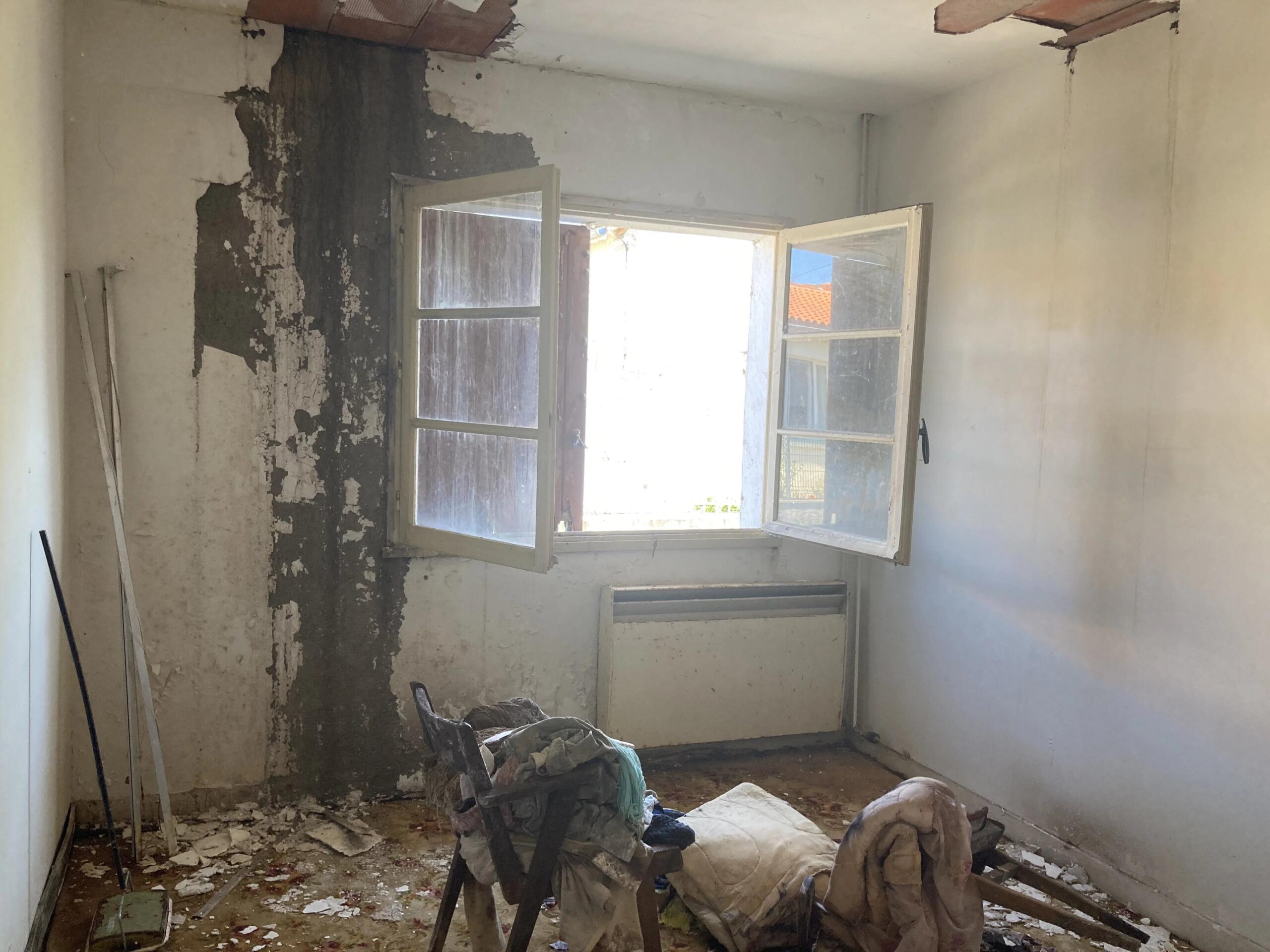 House in need of complete renovation, Poitou-Charentes – France – BVI83139