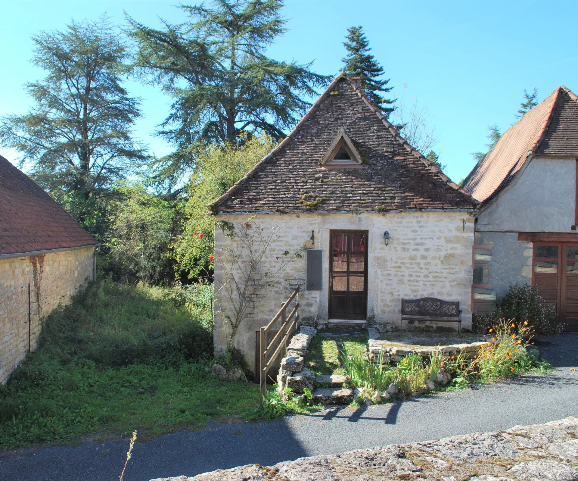 Charming and compact stone village house, Midi-Pyrénées – France – BVI84720
