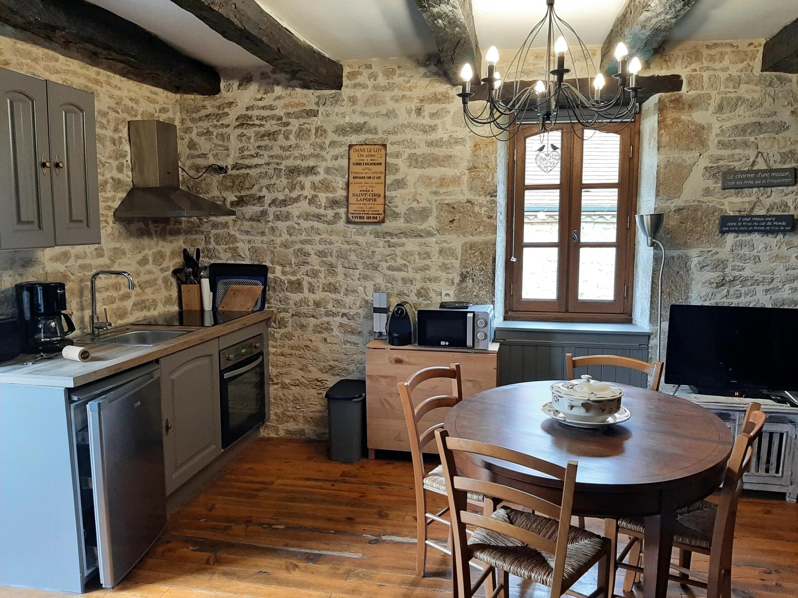 Charming and compact stone village house, Midi-Pyrénées – France – BVI84720