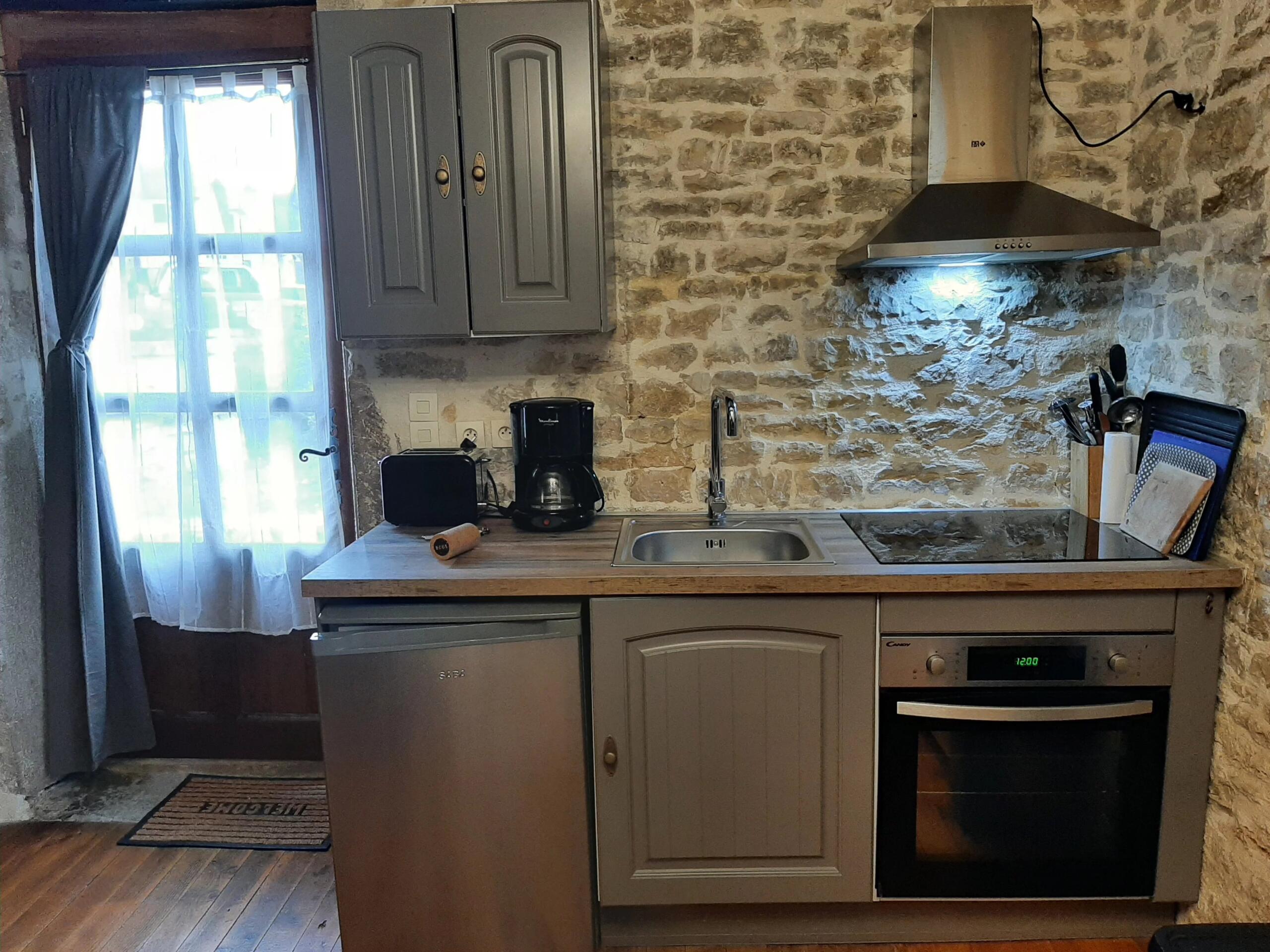 Charming and compact stone village house, Midi-Pyrénées – France – BVI84720