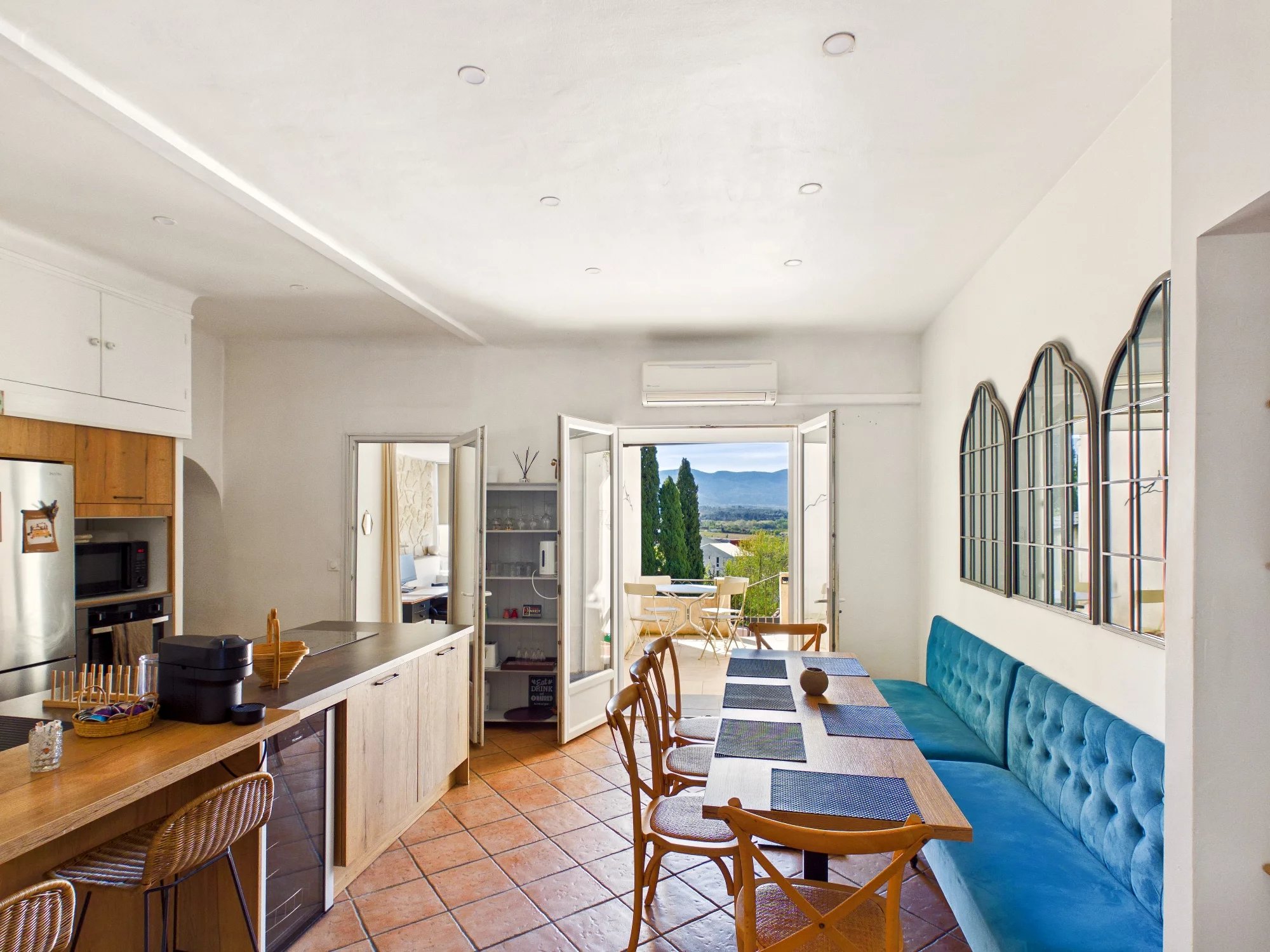 Authentic 17th-Century Village House with Terrace, Pool, and Views – 30 Minutes from Aix-en-Provence, Provence-Alpes-Côte d’Azur – France – BVI84877