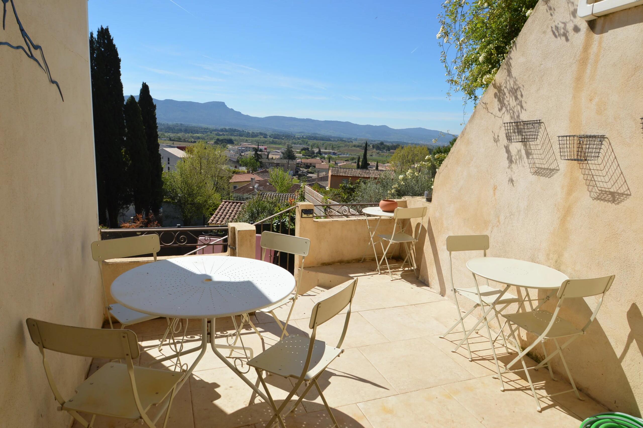 Authentic 17th-Century Village House with Terrace, Pool, and Views – 30 Minutes from Aix-en-Provence, Provence-Alpes-Côte d’Azur – France – BVI84877