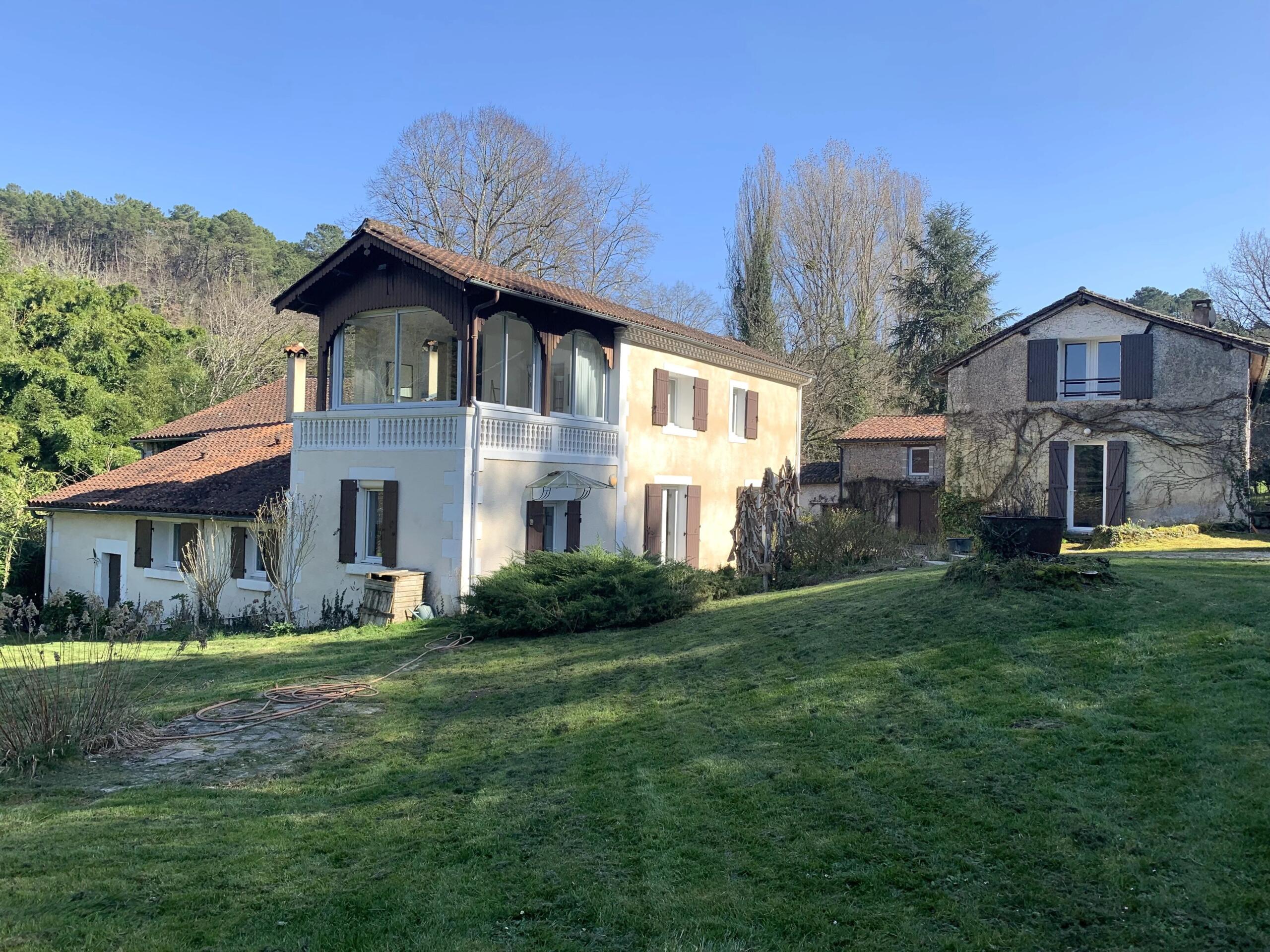 Charming Estate with Guest House, Pool, Ponds and Outbuildings in Dordogne – approx. 1 hour from Bordeaux, 30 minutes from Bergerac and Périgueux, Aquitaine – France – BVI83739