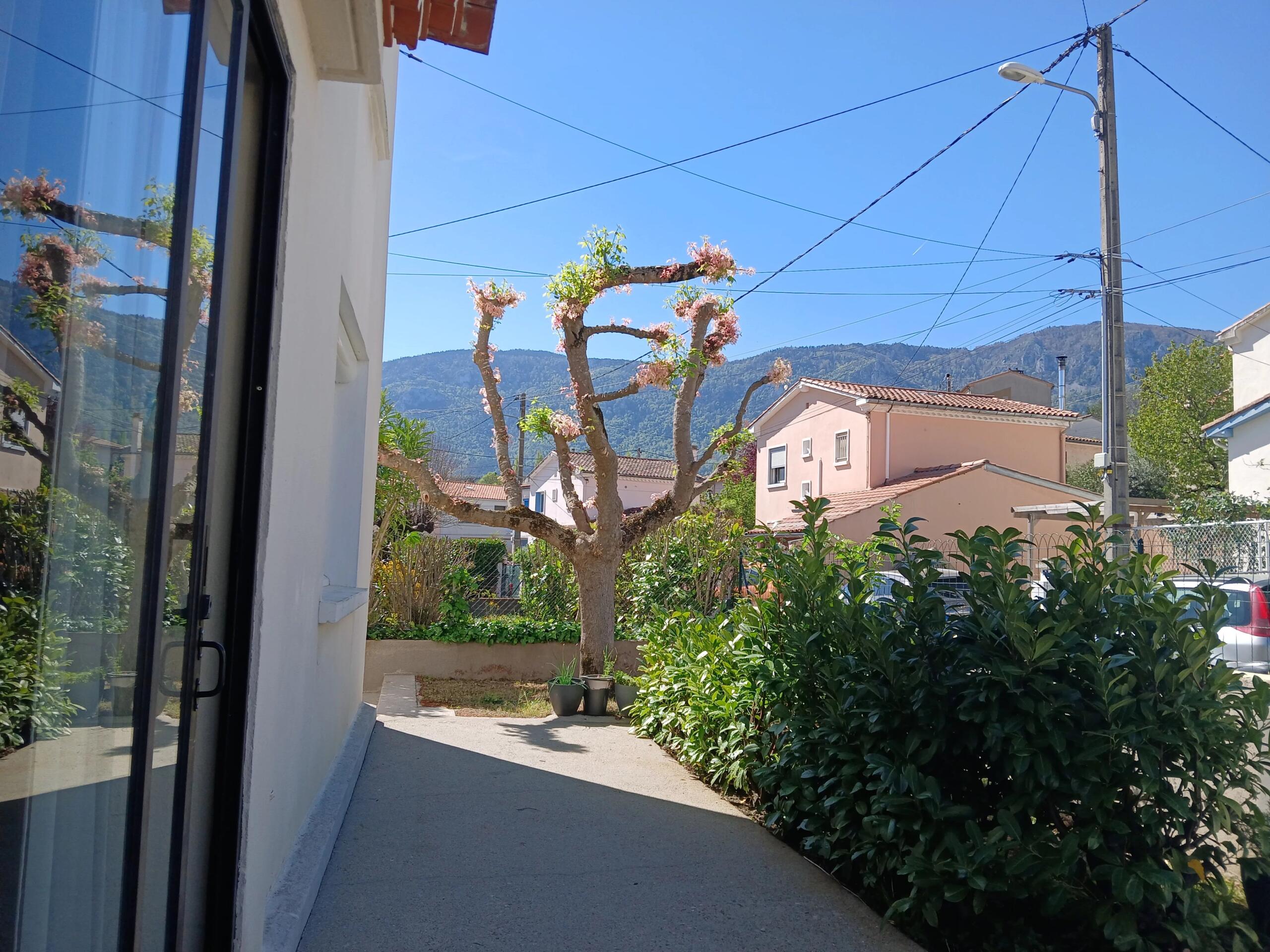 QUILLAN 3 bed house, with garden and garage in the centre of town, Languedoc-Roussillon – France – BVI85189