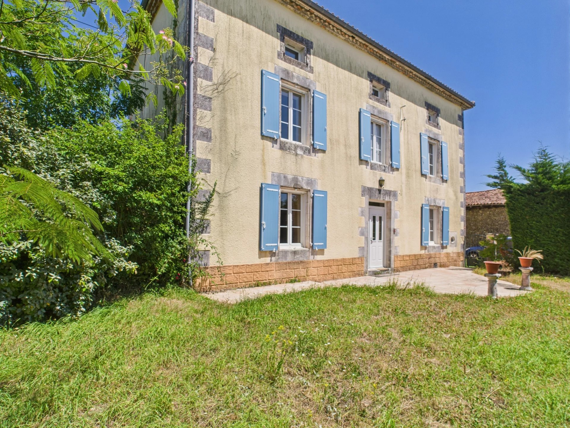 House in the countryside, Aquitaine – France – BVI79496