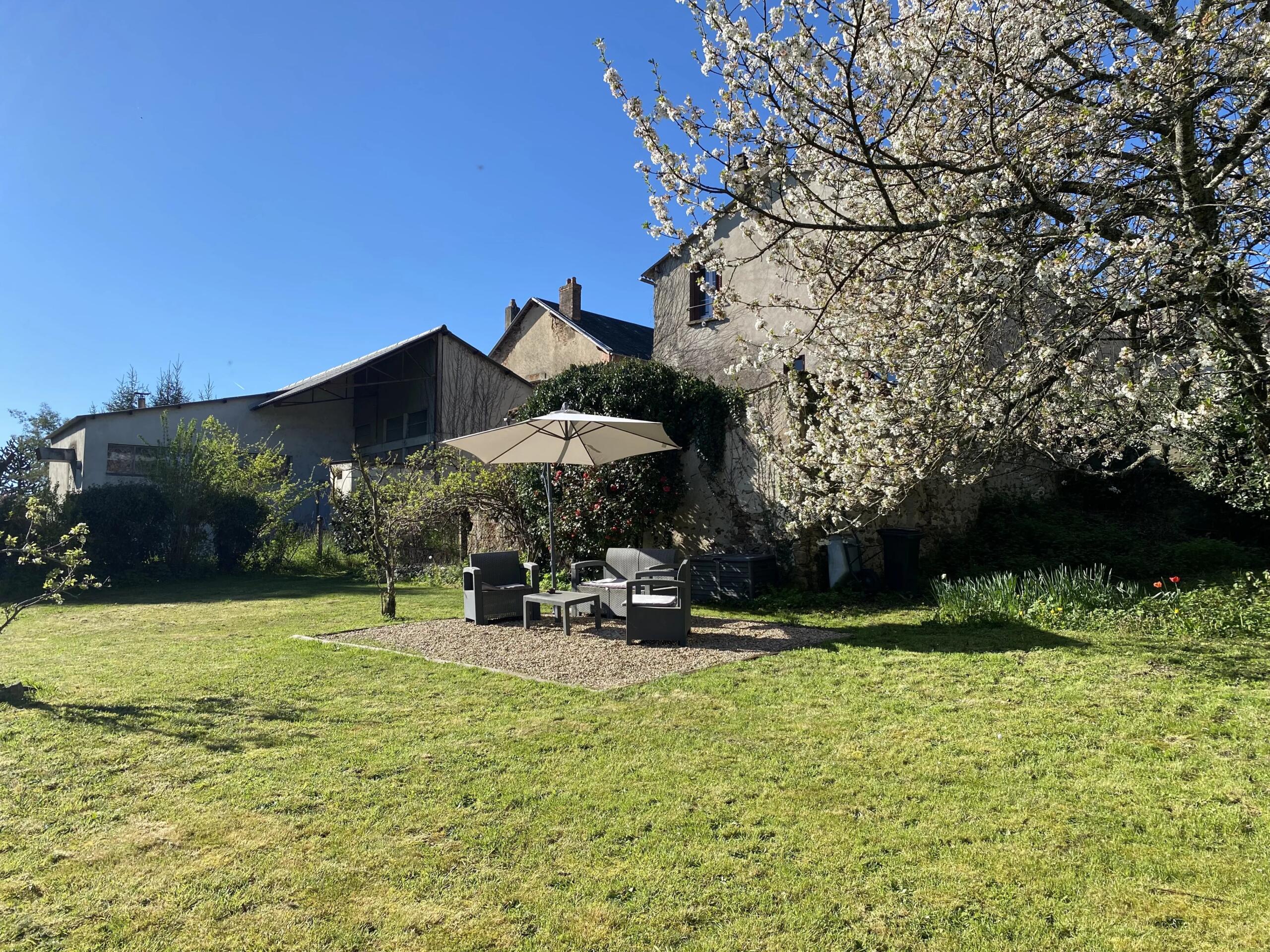 House with 3 income-generating apartments and 4th potential, Limousin – France – BVI84843