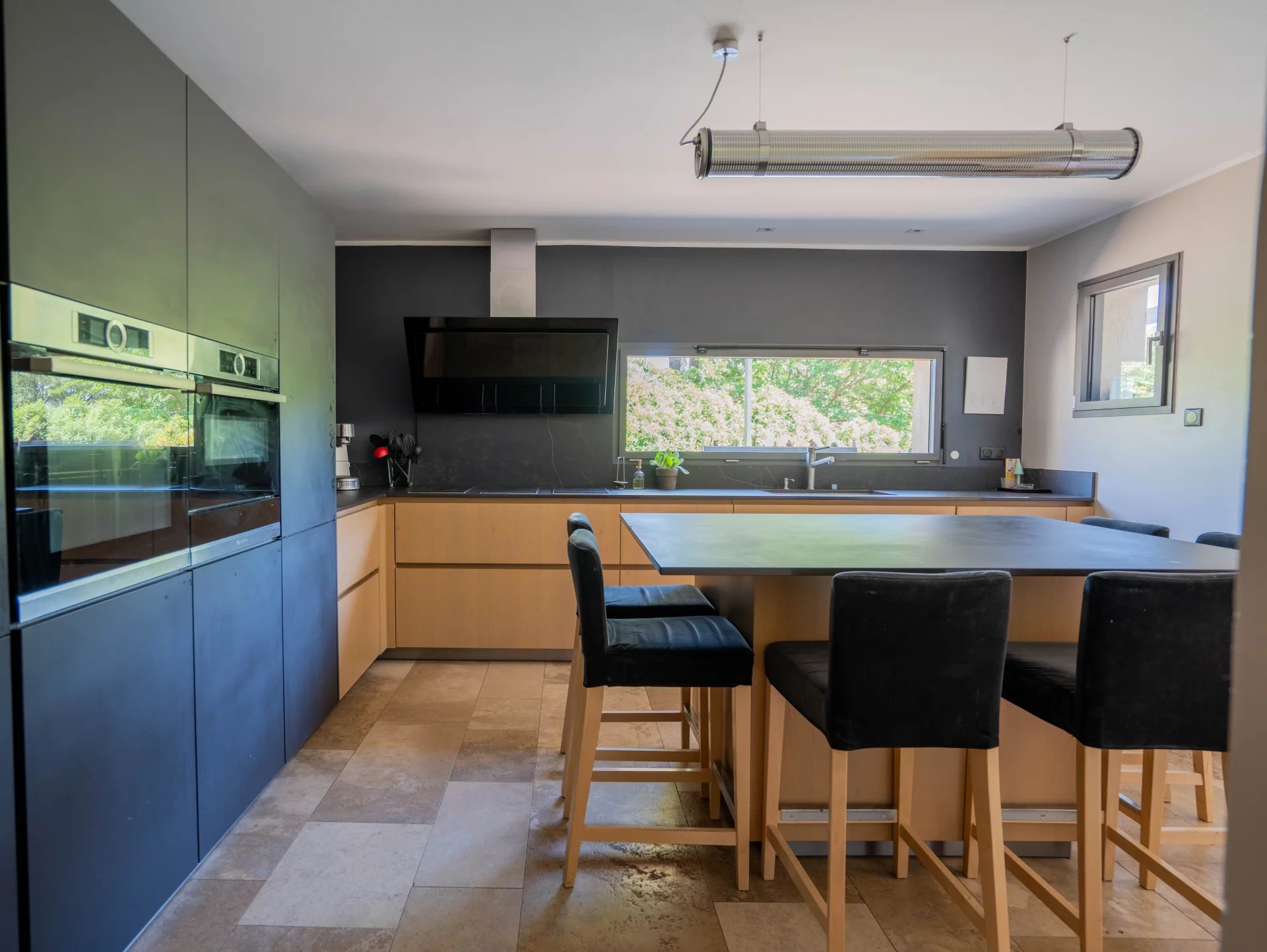 Property in Aix-en-Provence North, Provence-Alpes-Côte d’Azur – France – BVI78563